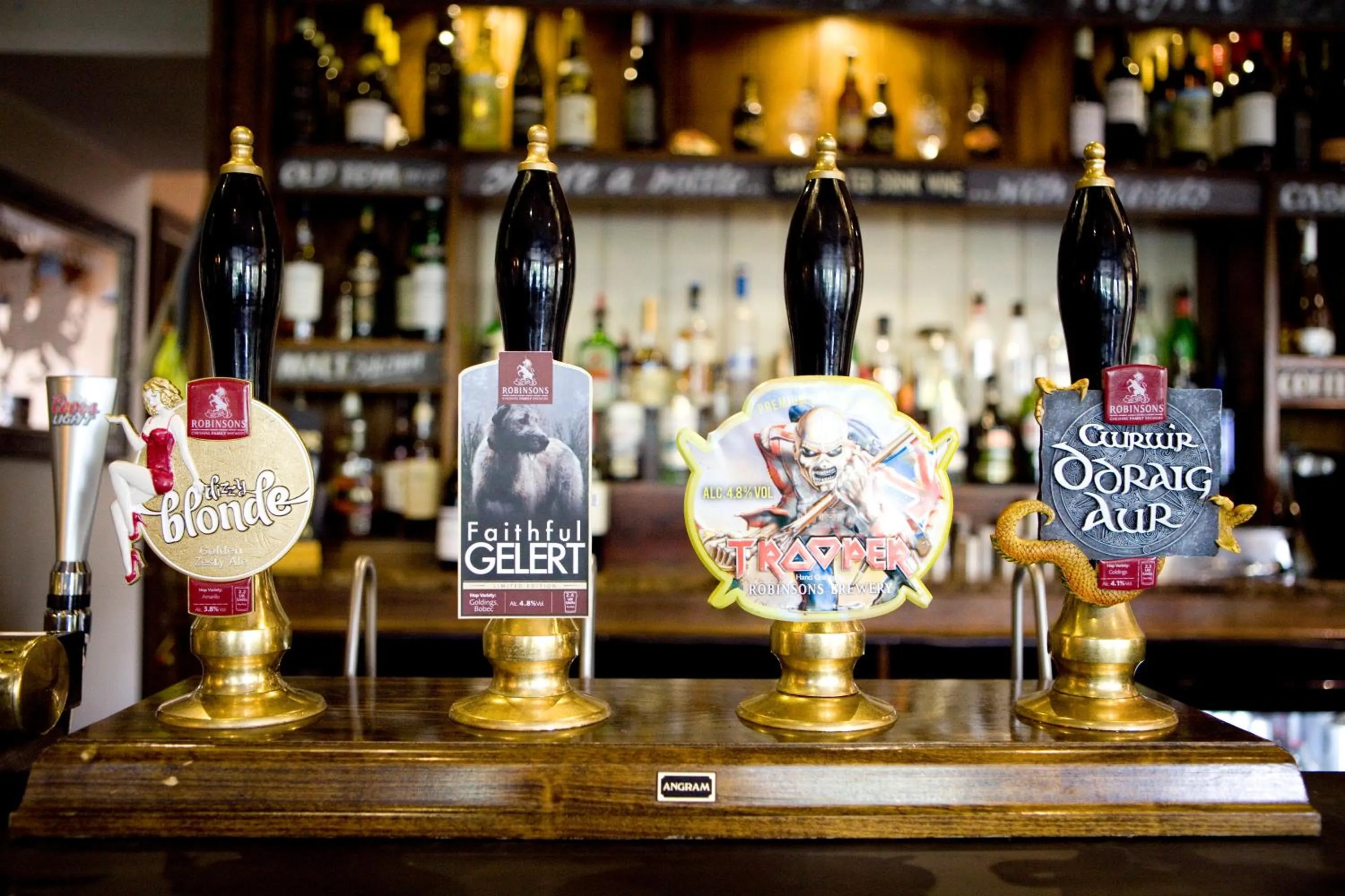 Restaurant/places to eat in Saracens Head