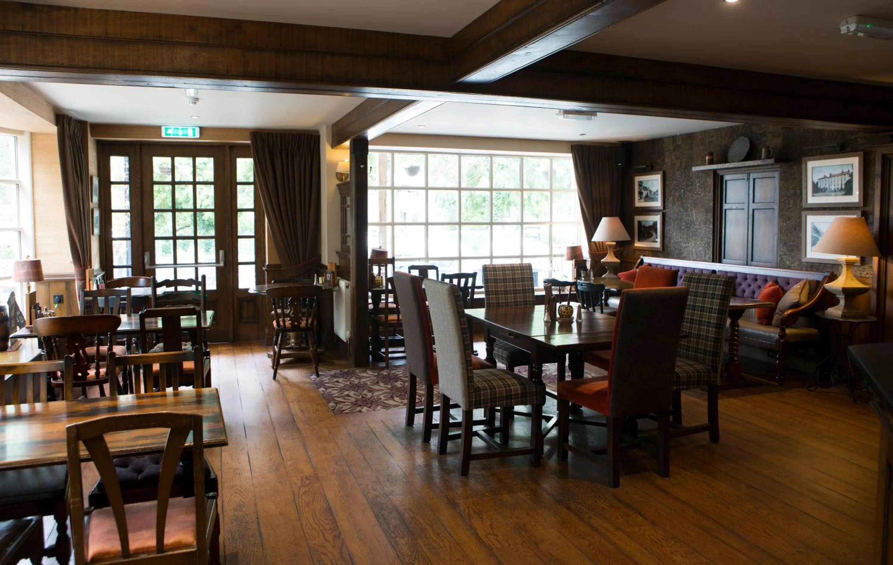 Restaurant/places to eat in Saracens Head