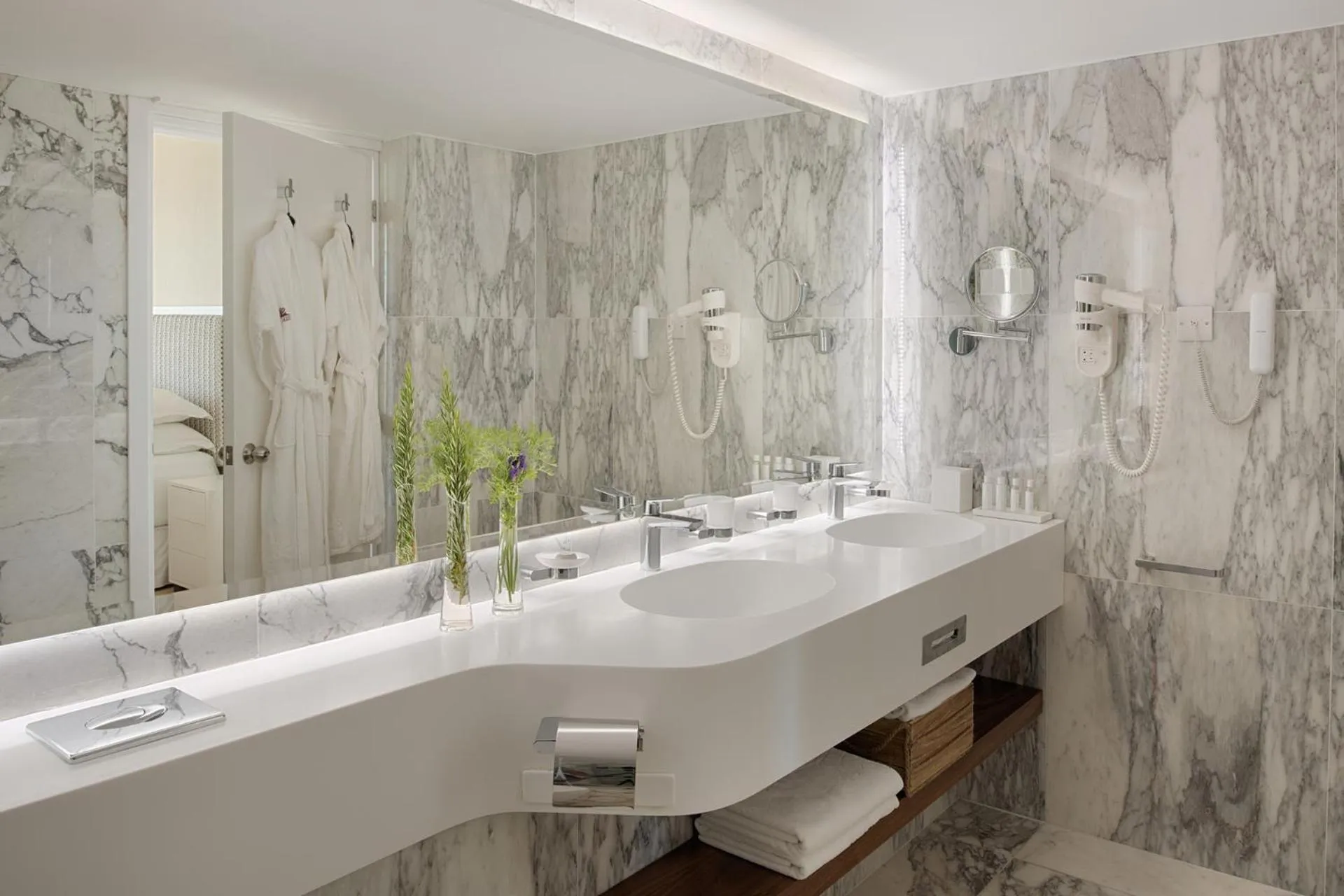 Shower in Grecian Park