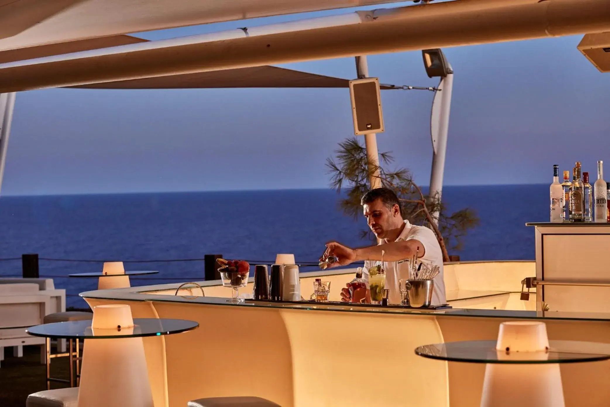 Lounge or bar in Grecian Park Lounge or bar in Grecian Park