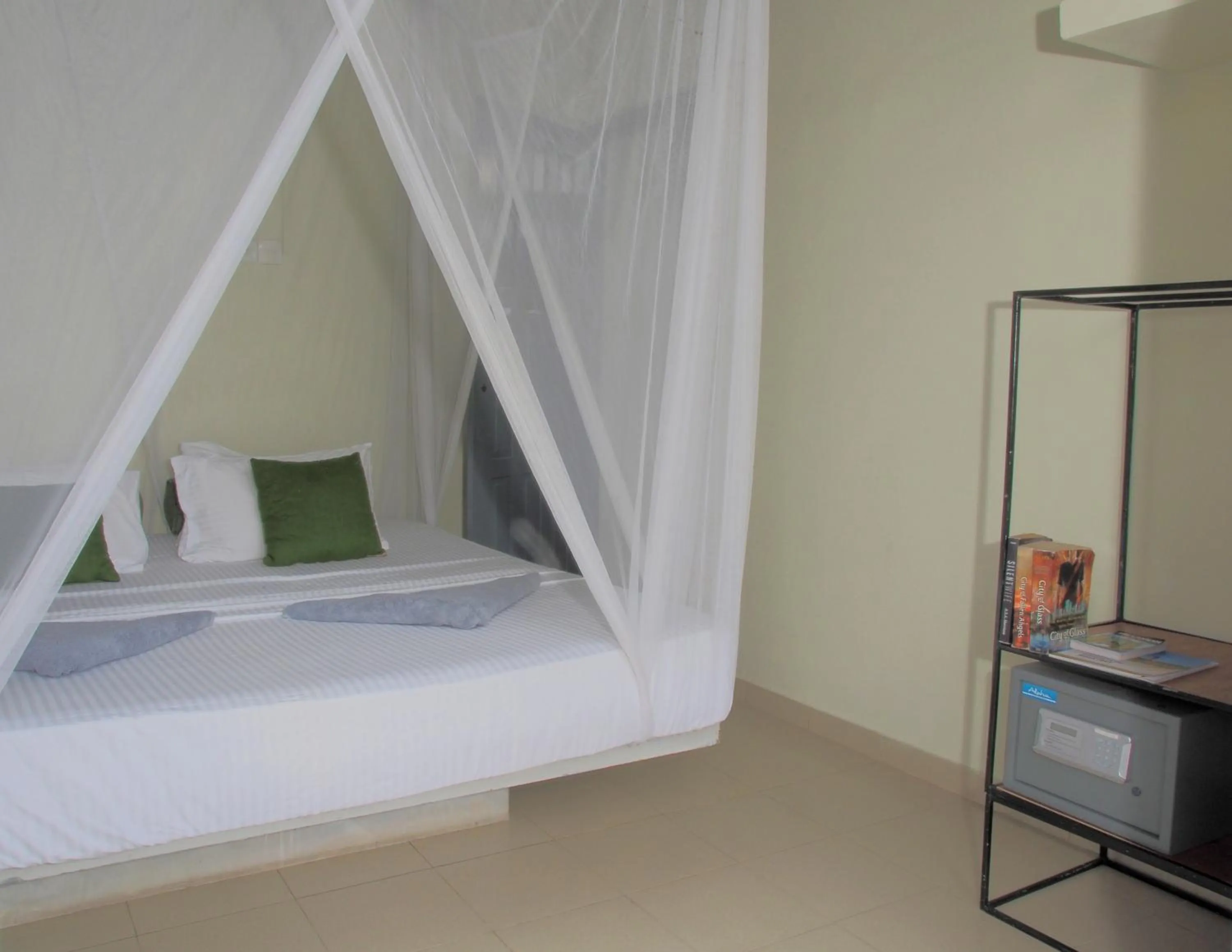 Photo of the whole room, Bed in Secret Garden Galle Fort