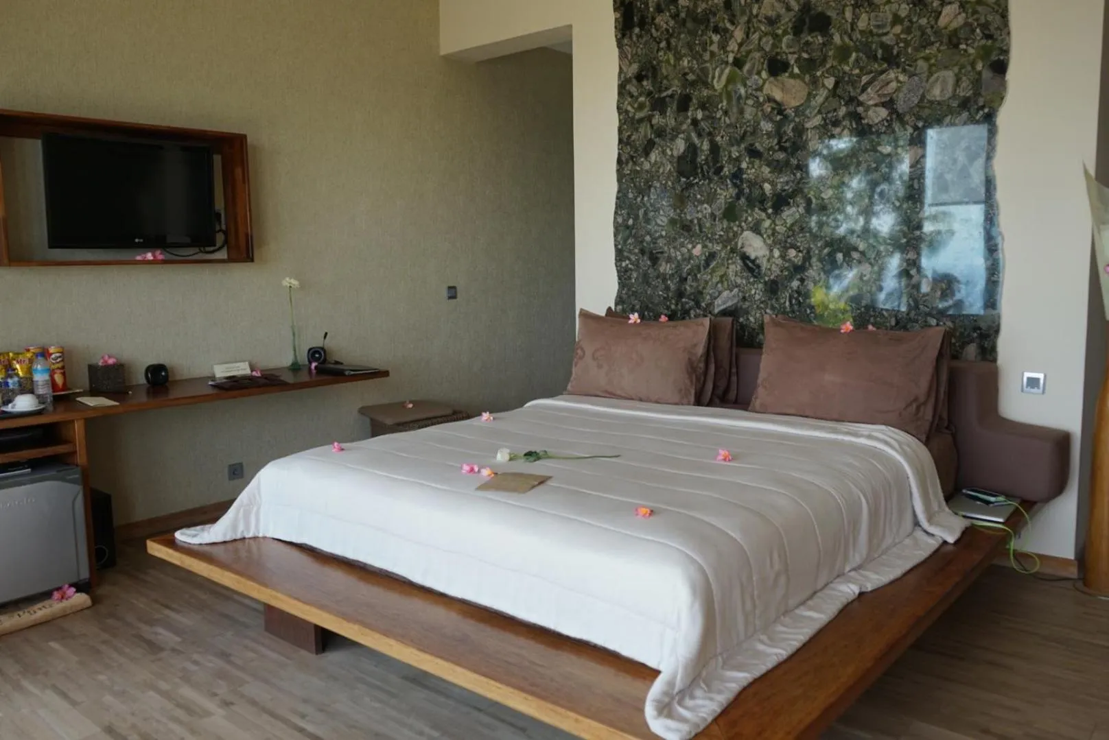 Photo of the whole room, Bed in The Puncak Lombok