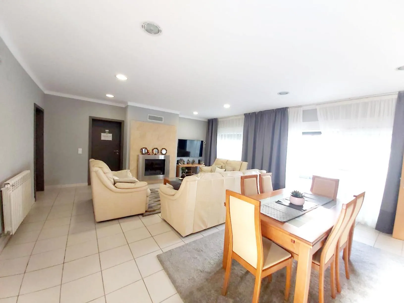 Communal lounge/ TV room in Milfontes Guest House - Duna Parque Resorts & Hotels