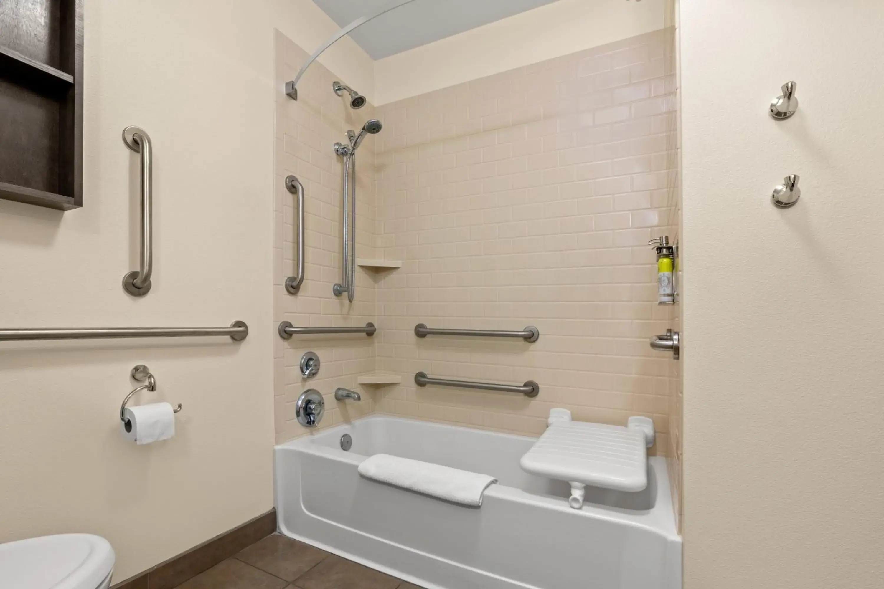 Queen Studio Suite - Mobility Access Tub/Non-Smoking in Candlewood Suites - Fairbanks by IHG Queen Studio Suite - Mobility Access Tub/Non-Smoking in Candlewood Suites - Fairbanks by IHG