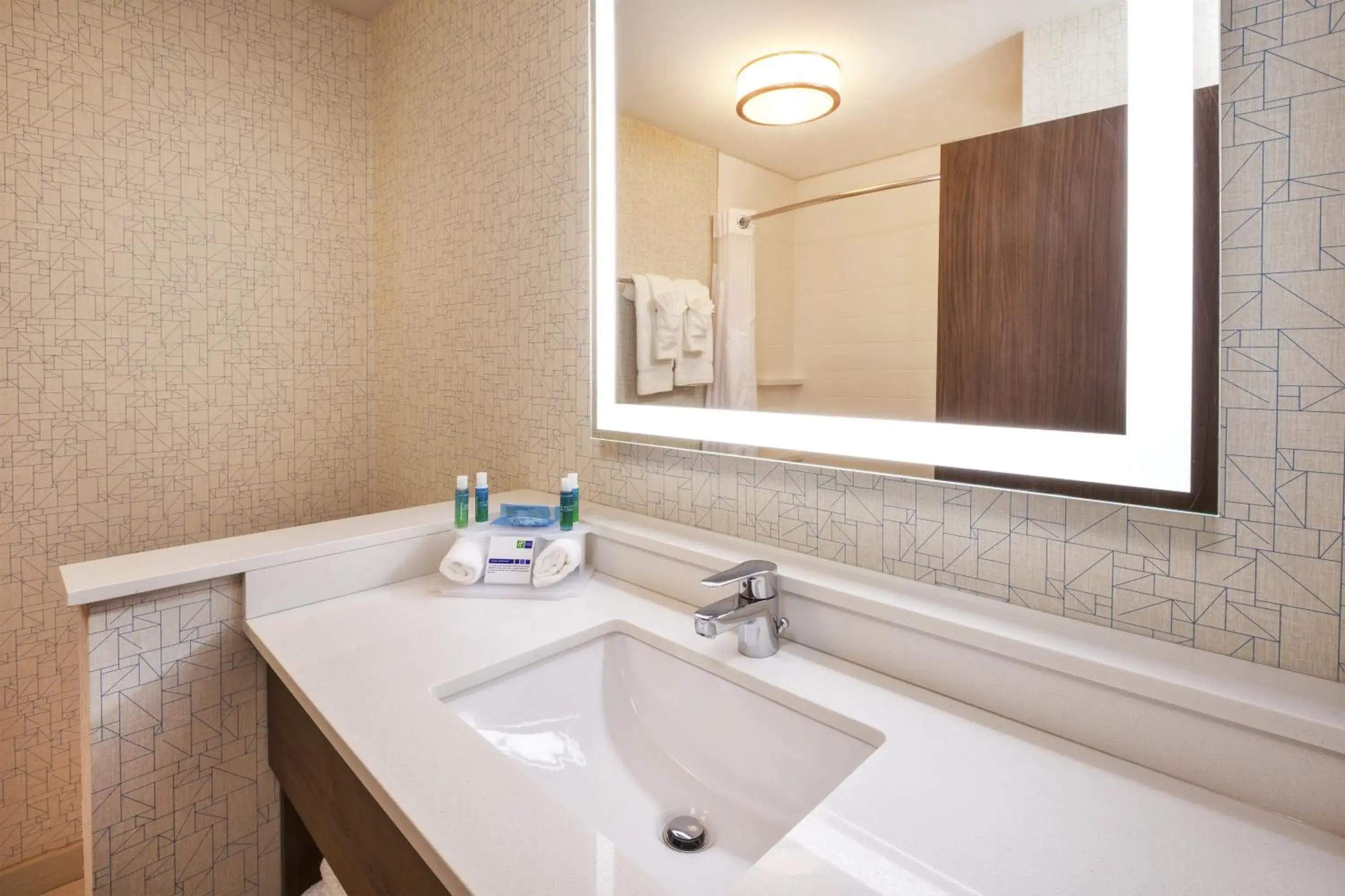 Bathroom in Holiday Inn Express & Suites New Castle by IHG Bathroom in Holiday Inn Express & Suites New Castle by IHG
