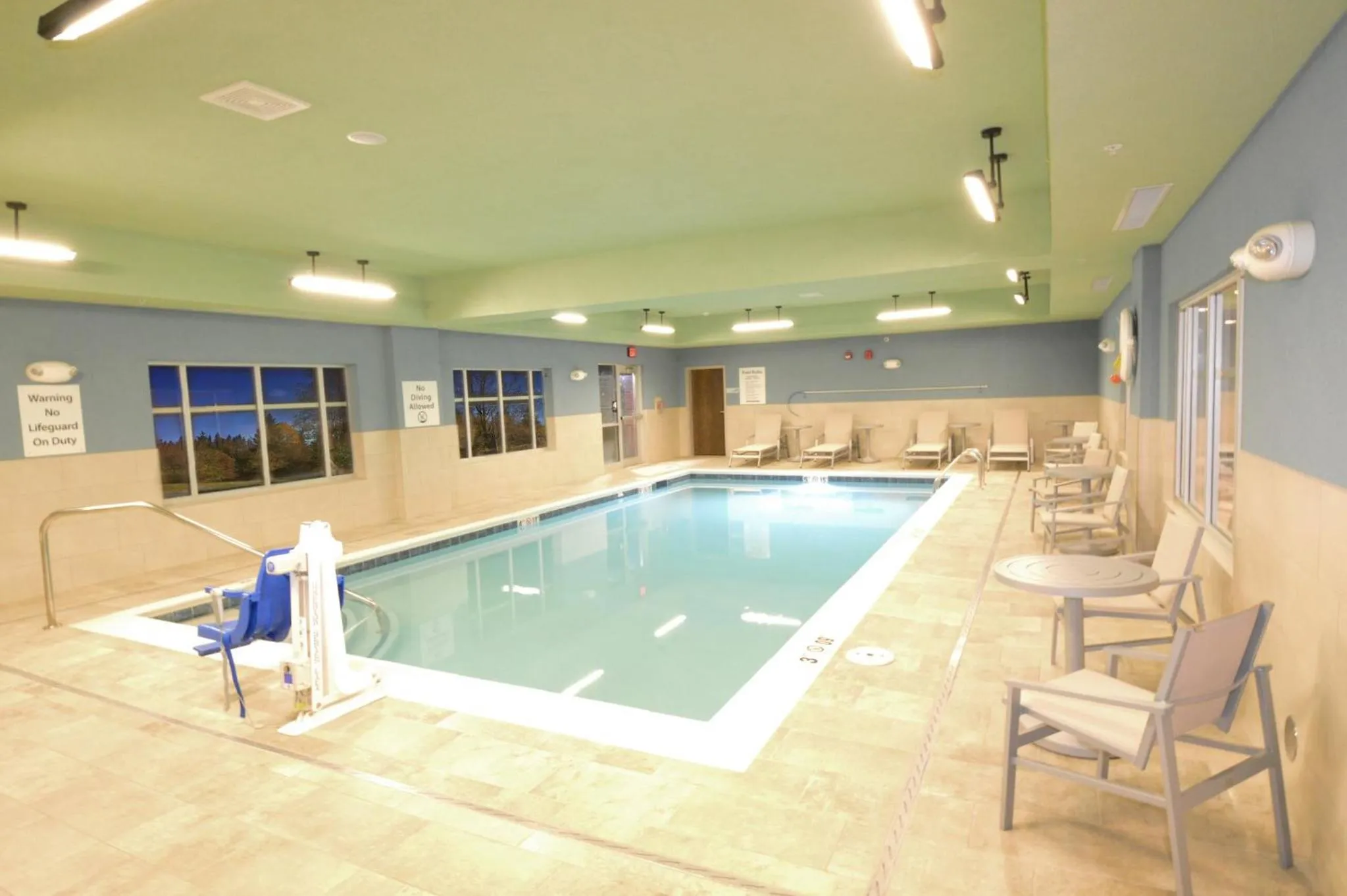 Swimming pool in Holiday Inn Express & Suites Toledo West by IHG