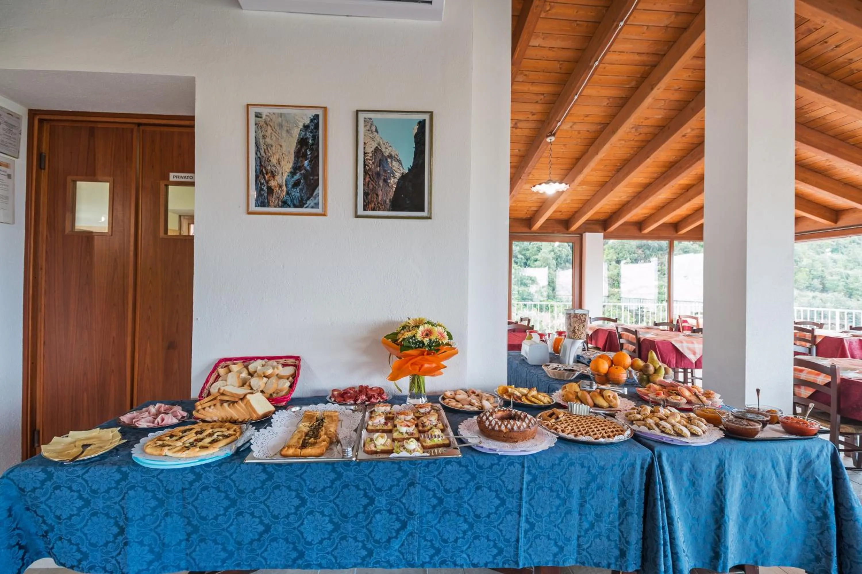 Buffet breakfast in Rifugio Gorropu
