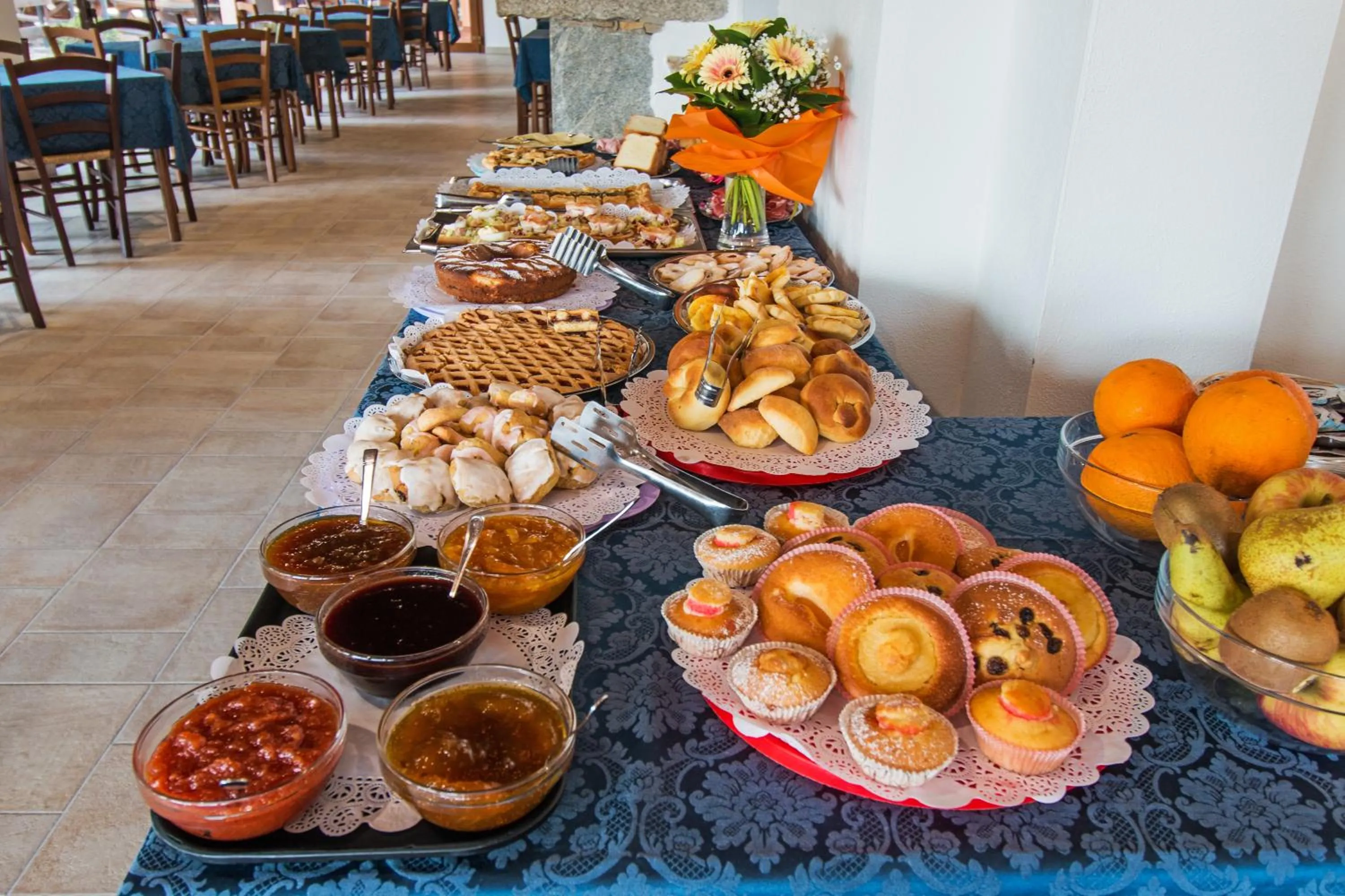 Buffet breakfast in Rifugio Gorropu