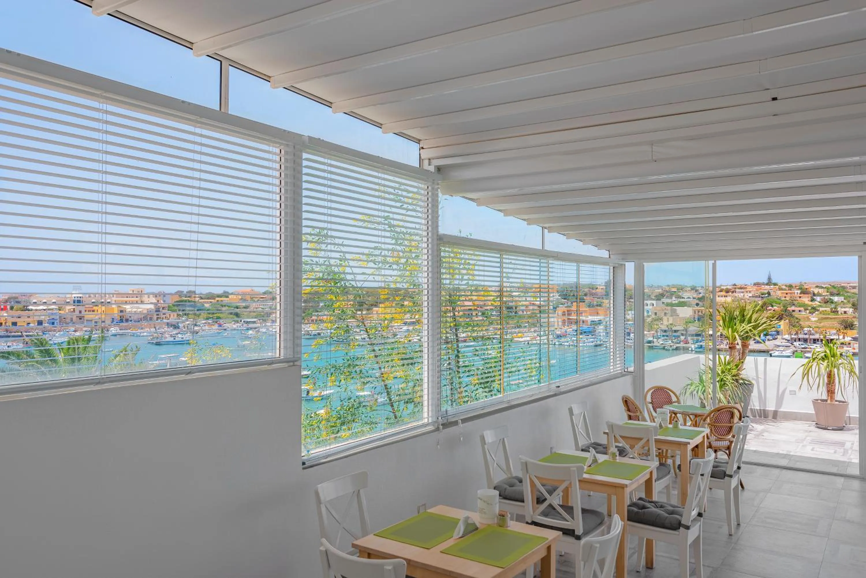 Restaurant/places to eat in Hotel Vega