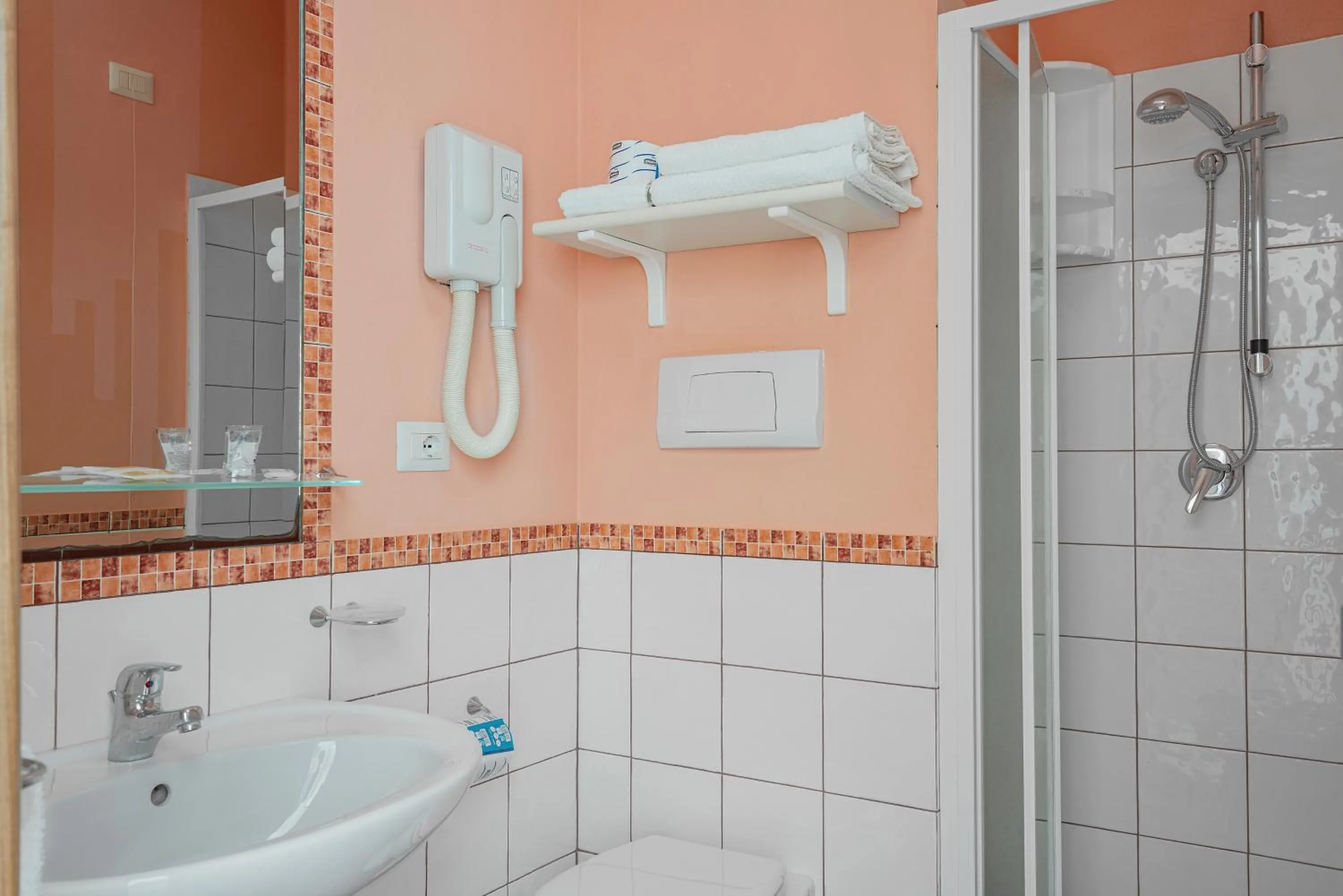 Shower in Hotel Vega