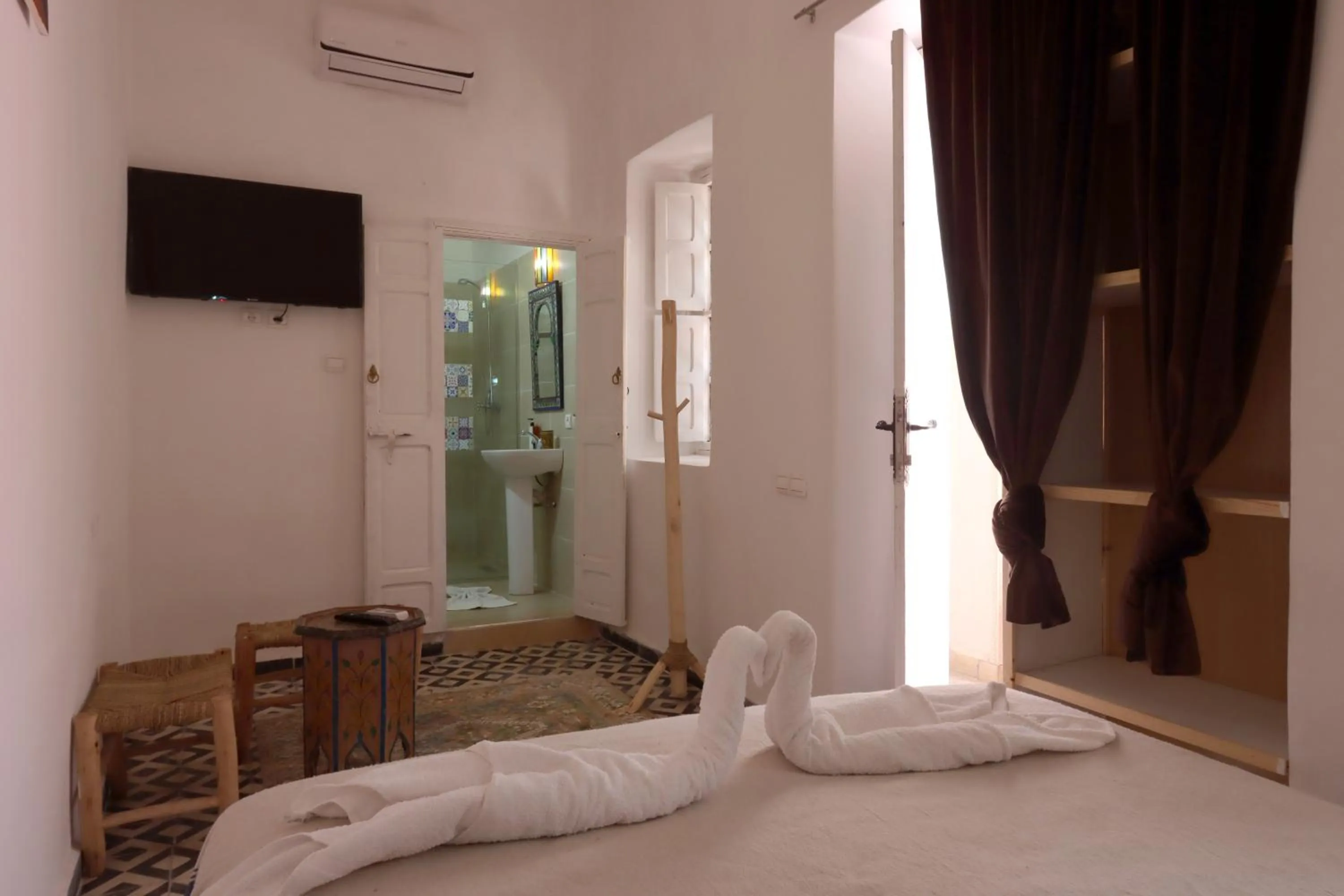 Photo of the whole room, Bed in Riad Morocco Sky