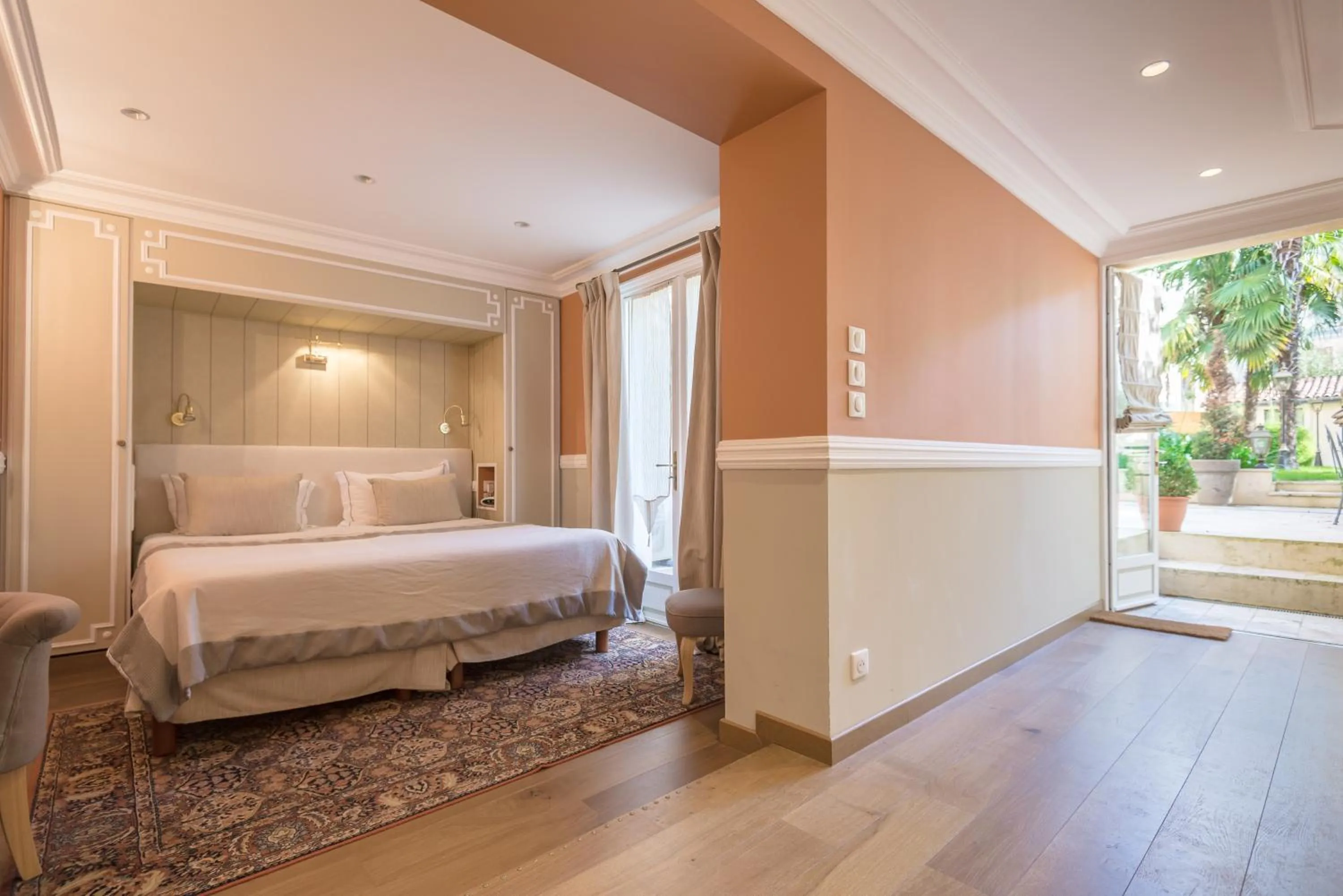 Patio, Bed in Villa Victor Louis - Bordeaux Centre