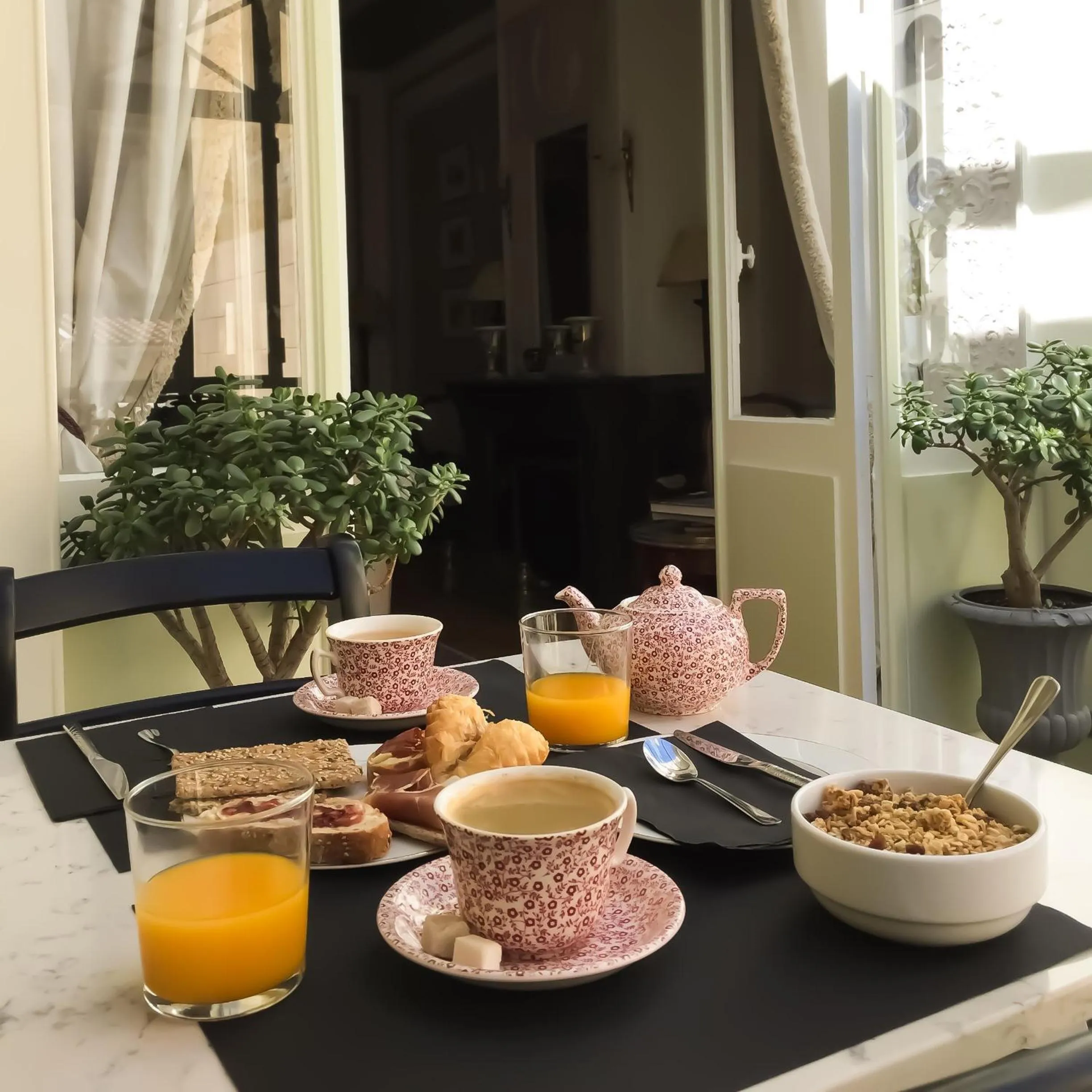 Continental breakfast in Villa Victor Louis - Bordeaux Centre