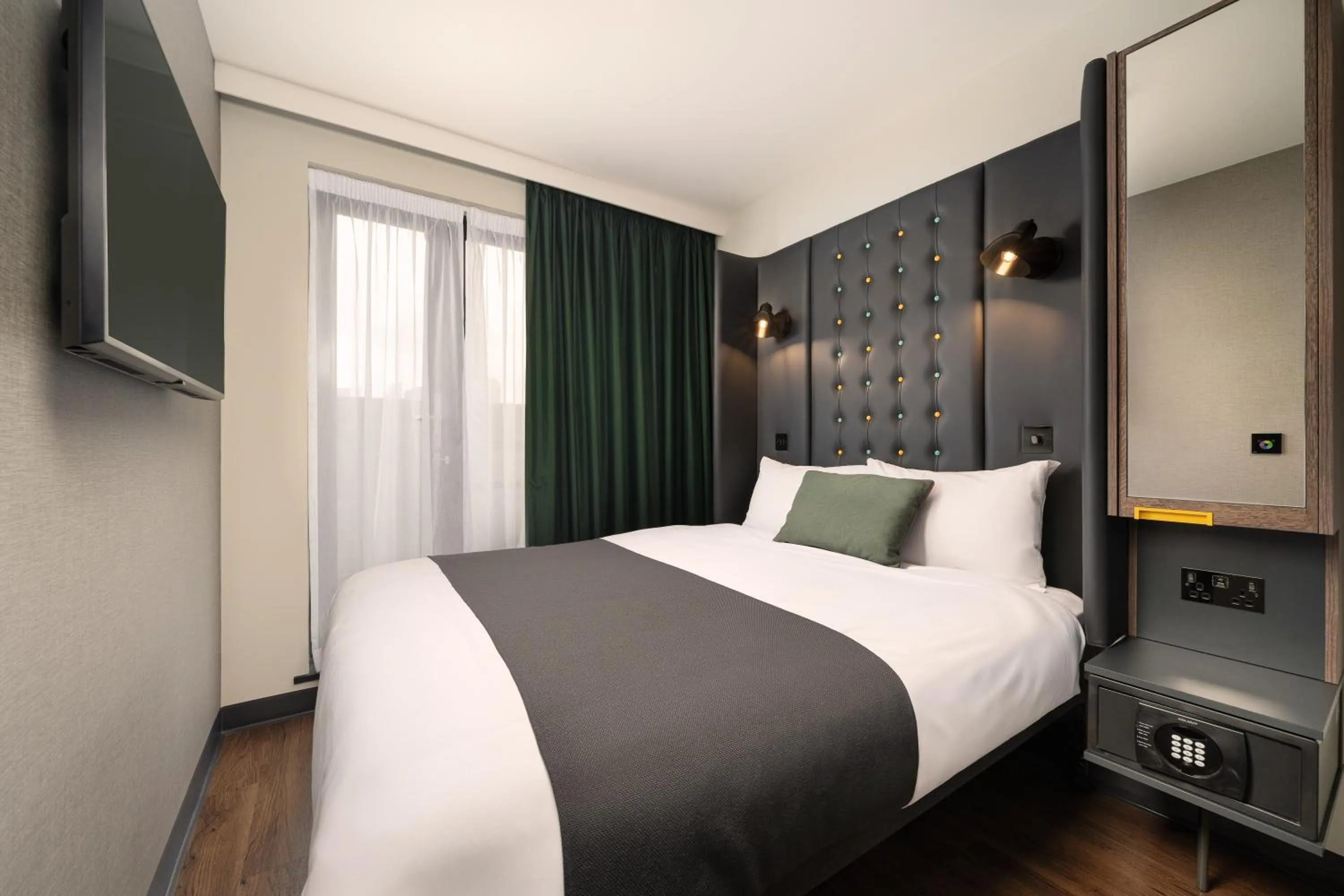 Photo of the whole room, Bed in Point A Hotel London Westminster