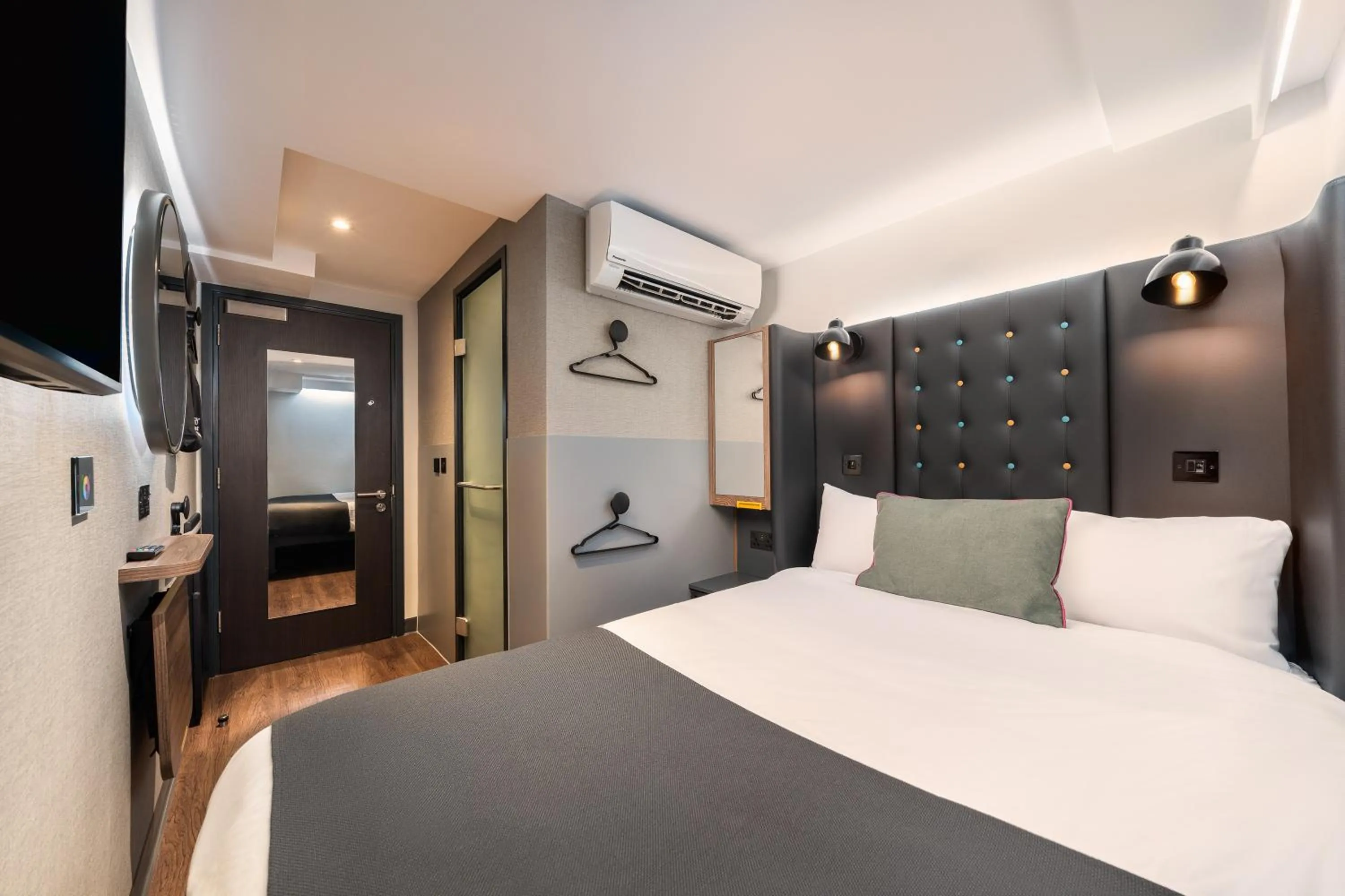 Photo of the whole room, Bed in Point A Hotel London Westminster