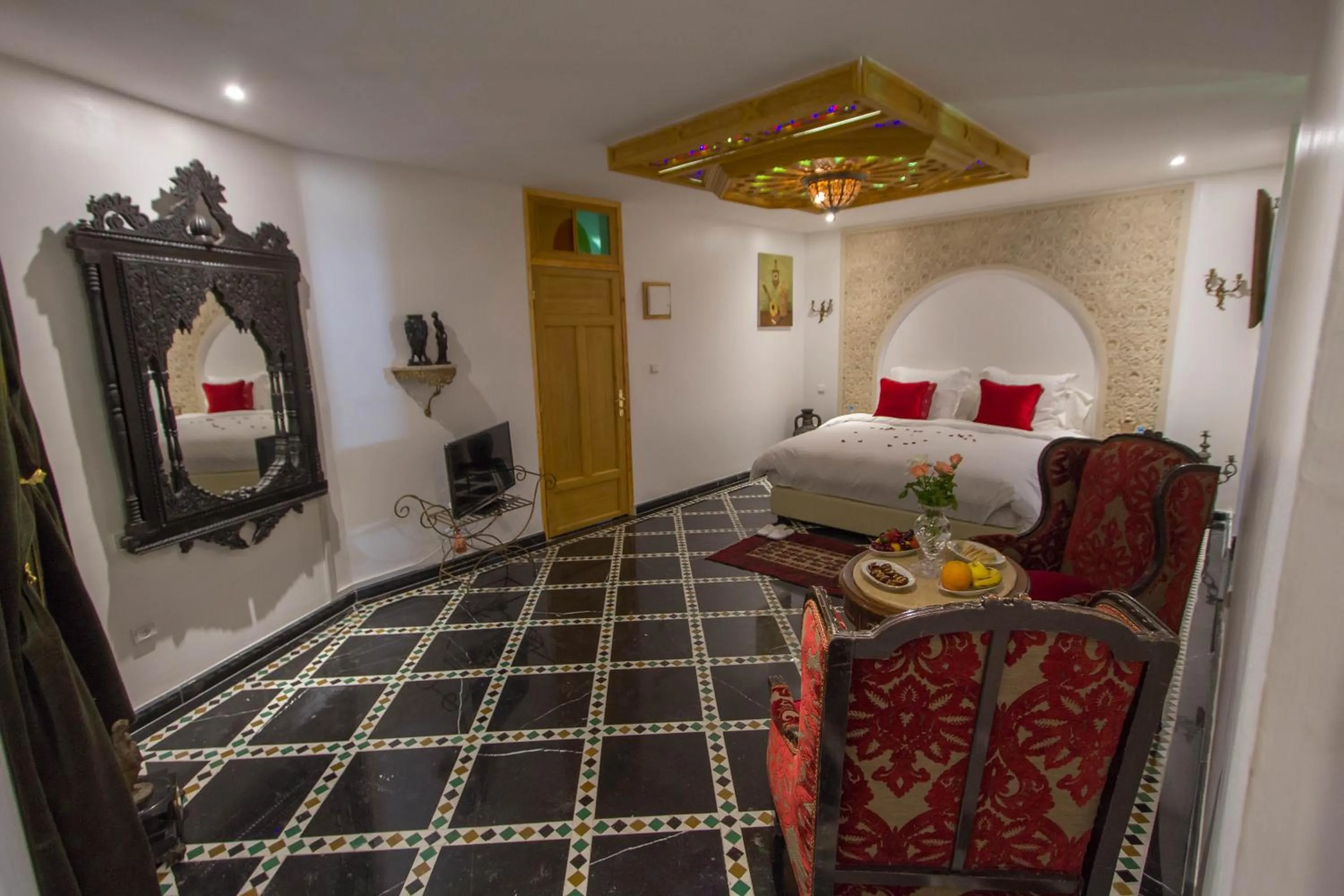 Living room, Bed in Riad Amor - Suite & Spa