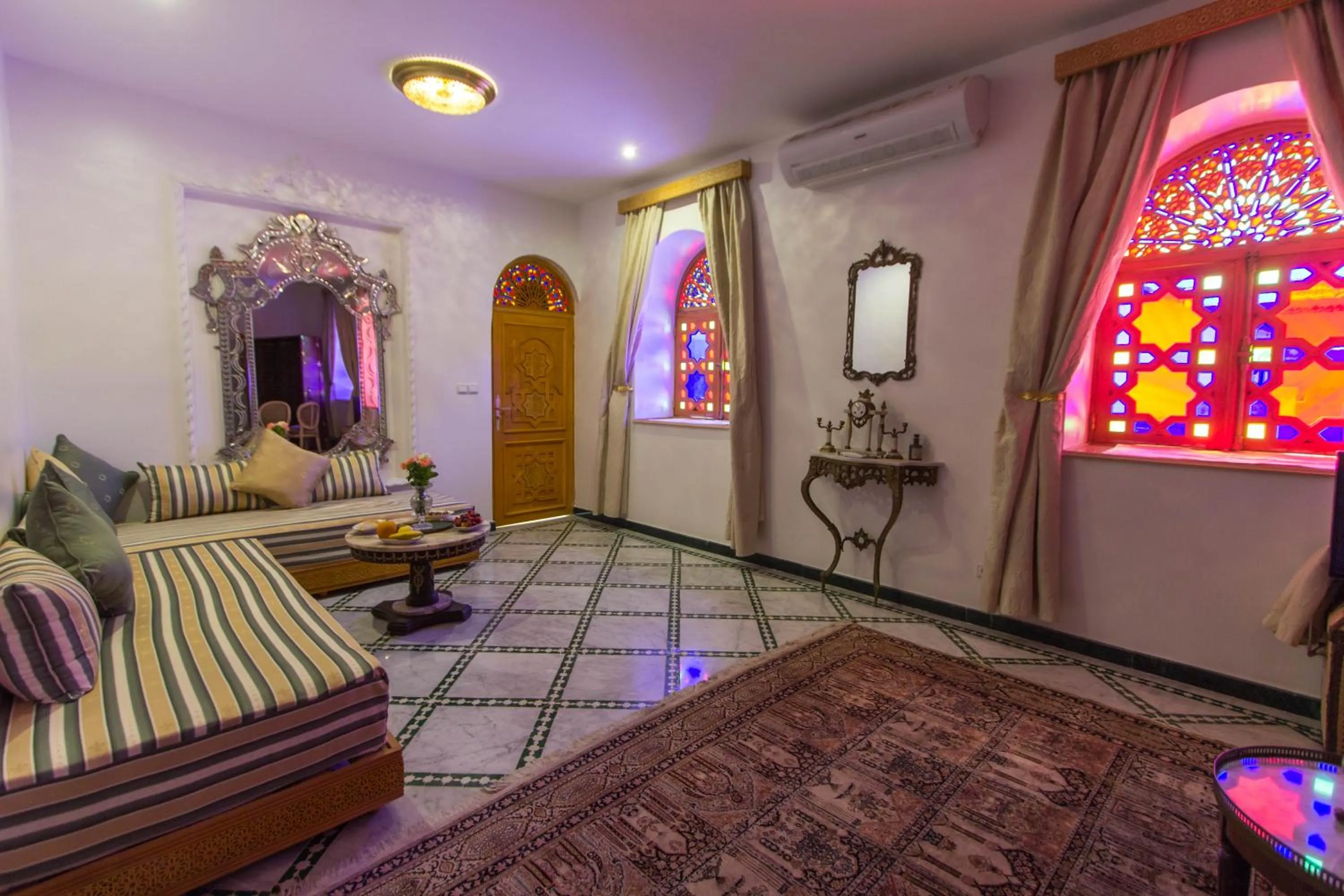 Living room, Bed in Riad Amor - Suite & Spa