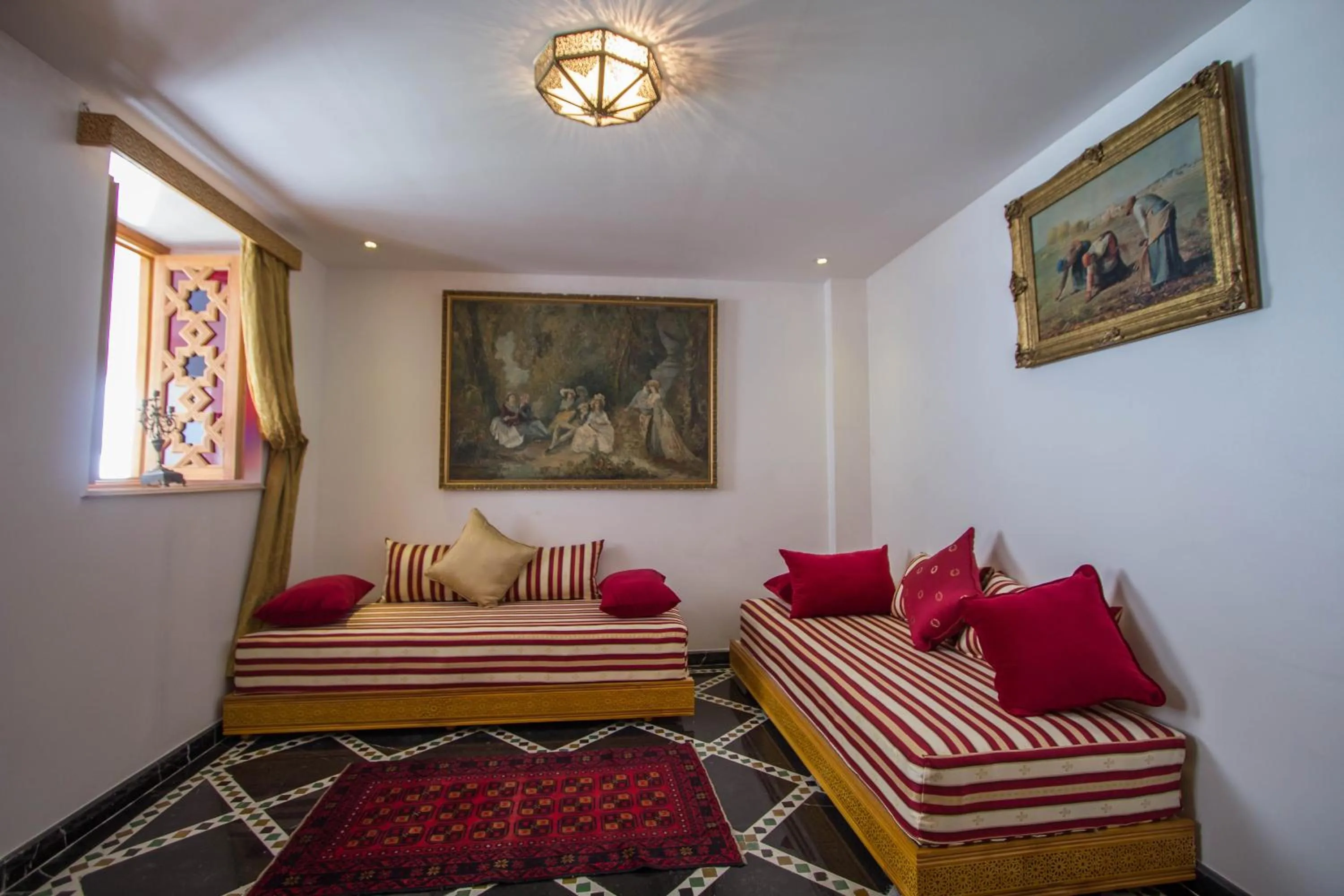 Living room, Bed in Riad Amor - Suite & Spa