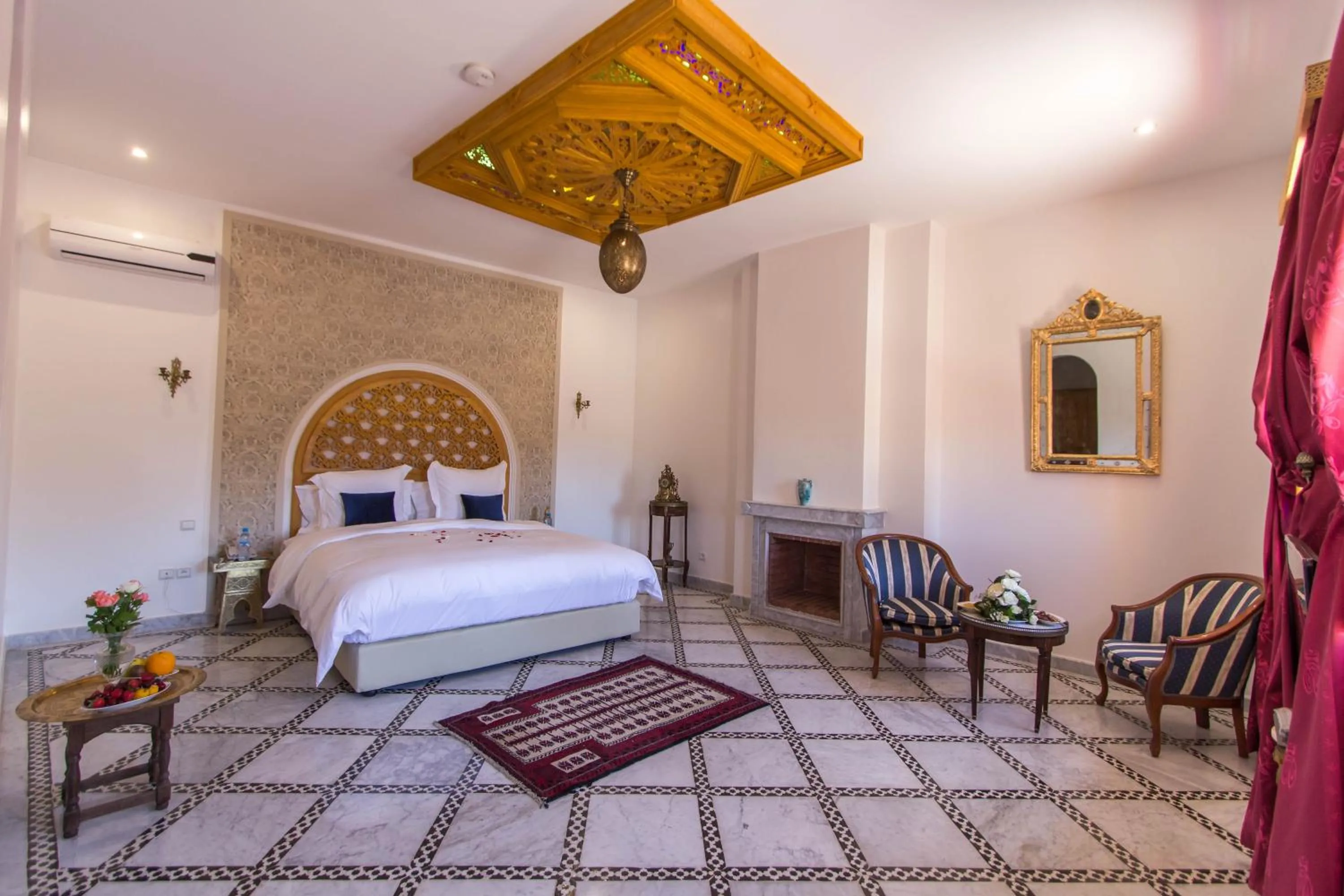 Bedroom, Bed in Riad Amor - Suite & Spa
