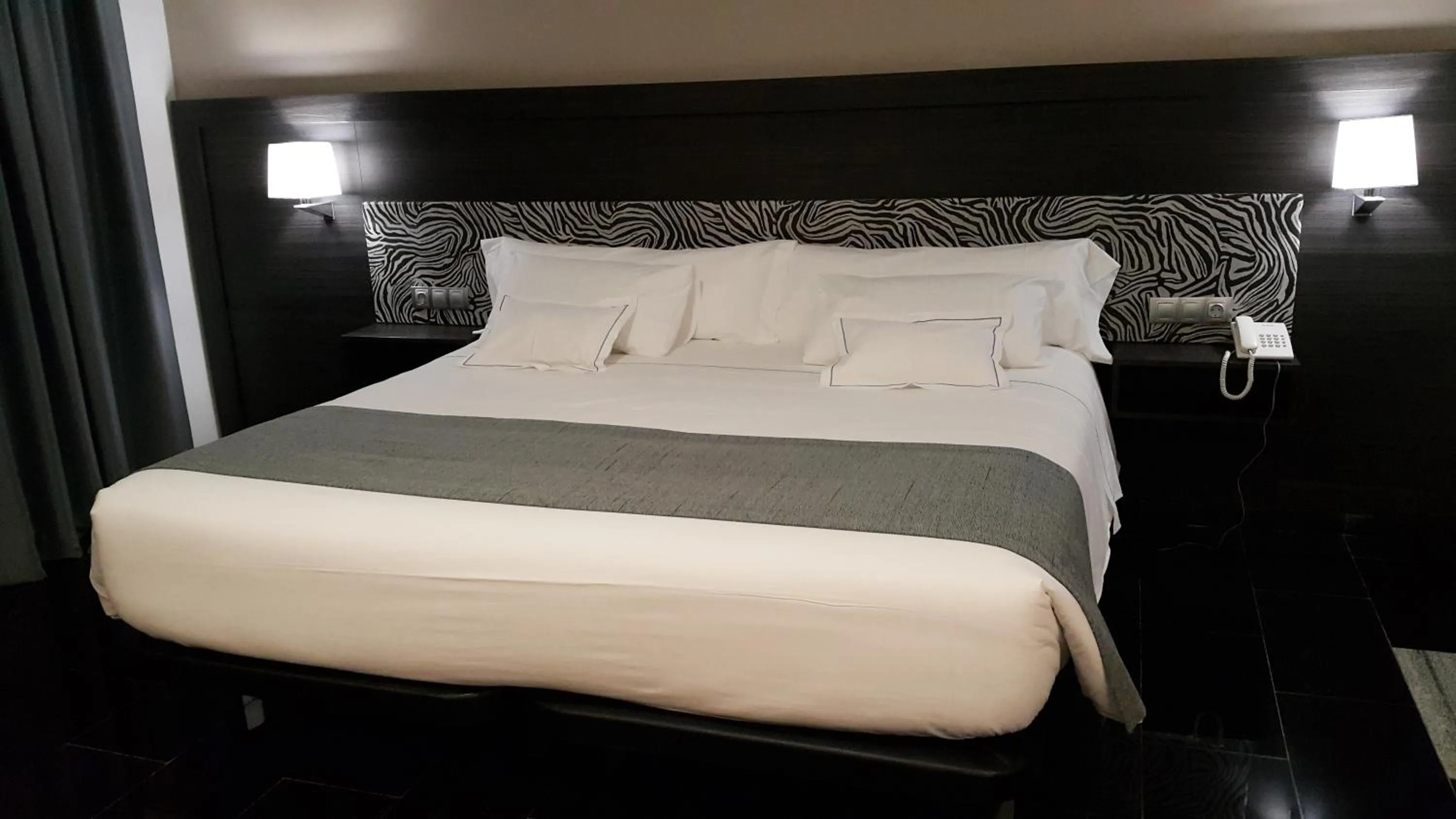 Bed in Hotel Tasiast