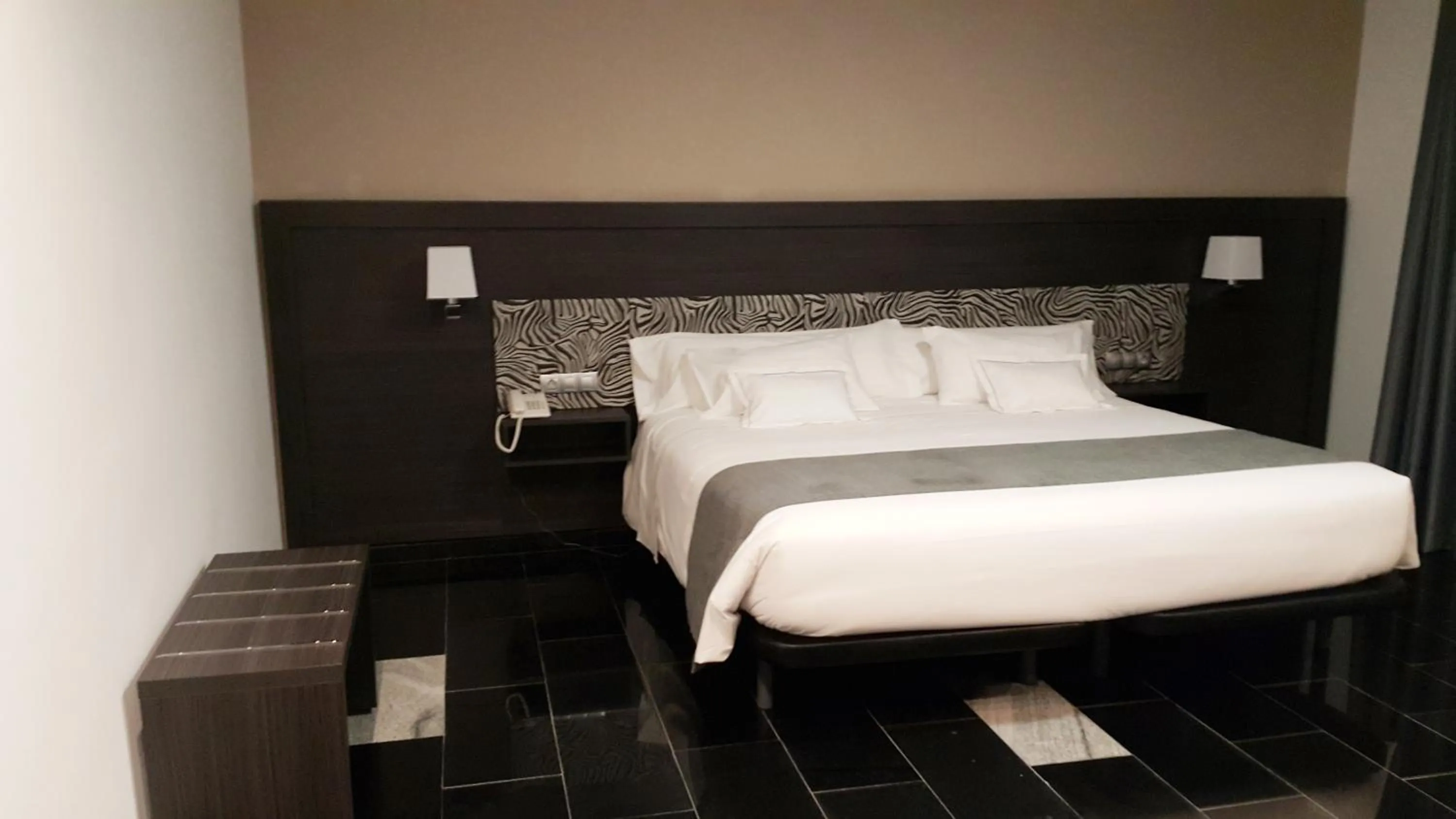 Bed in Hotel Tasiast