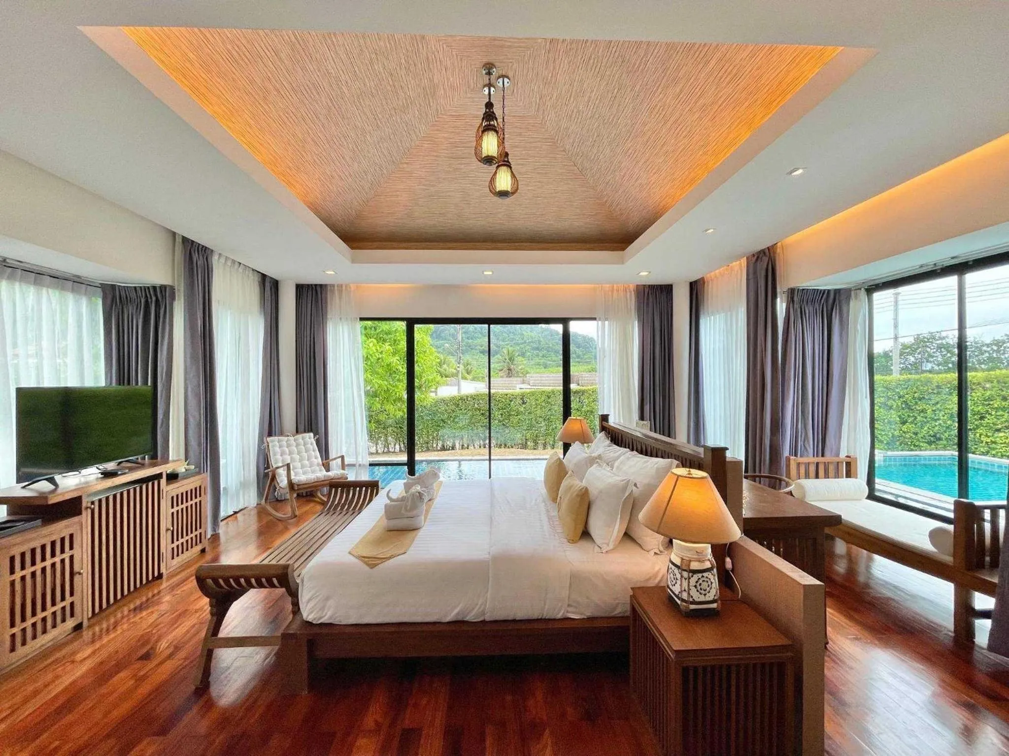 Bed in Ozone Villa Phuket