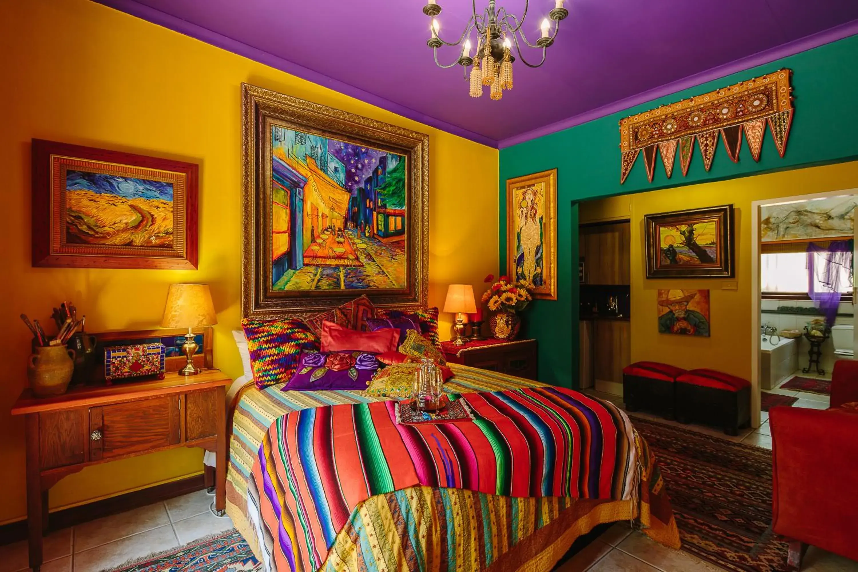 Deluxe Queen Room in The Art Guesthouse Deluxe Queen Room in The Art Guesthouse