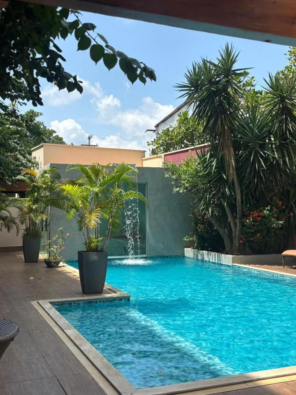 Restaurant/places to eat in Pumma Business Hotel