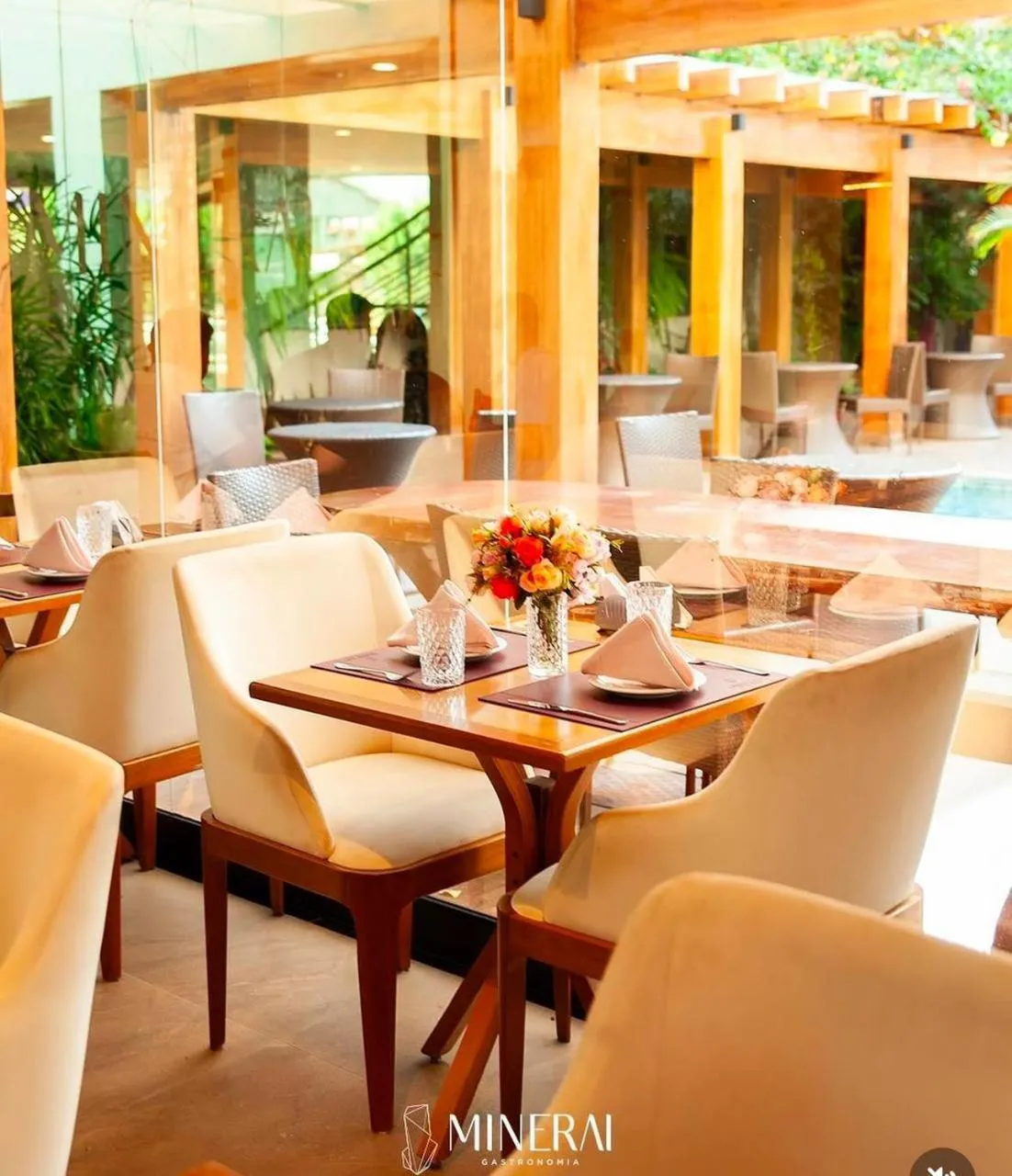 Restaurant/places to eat in Pumma Business Hotel