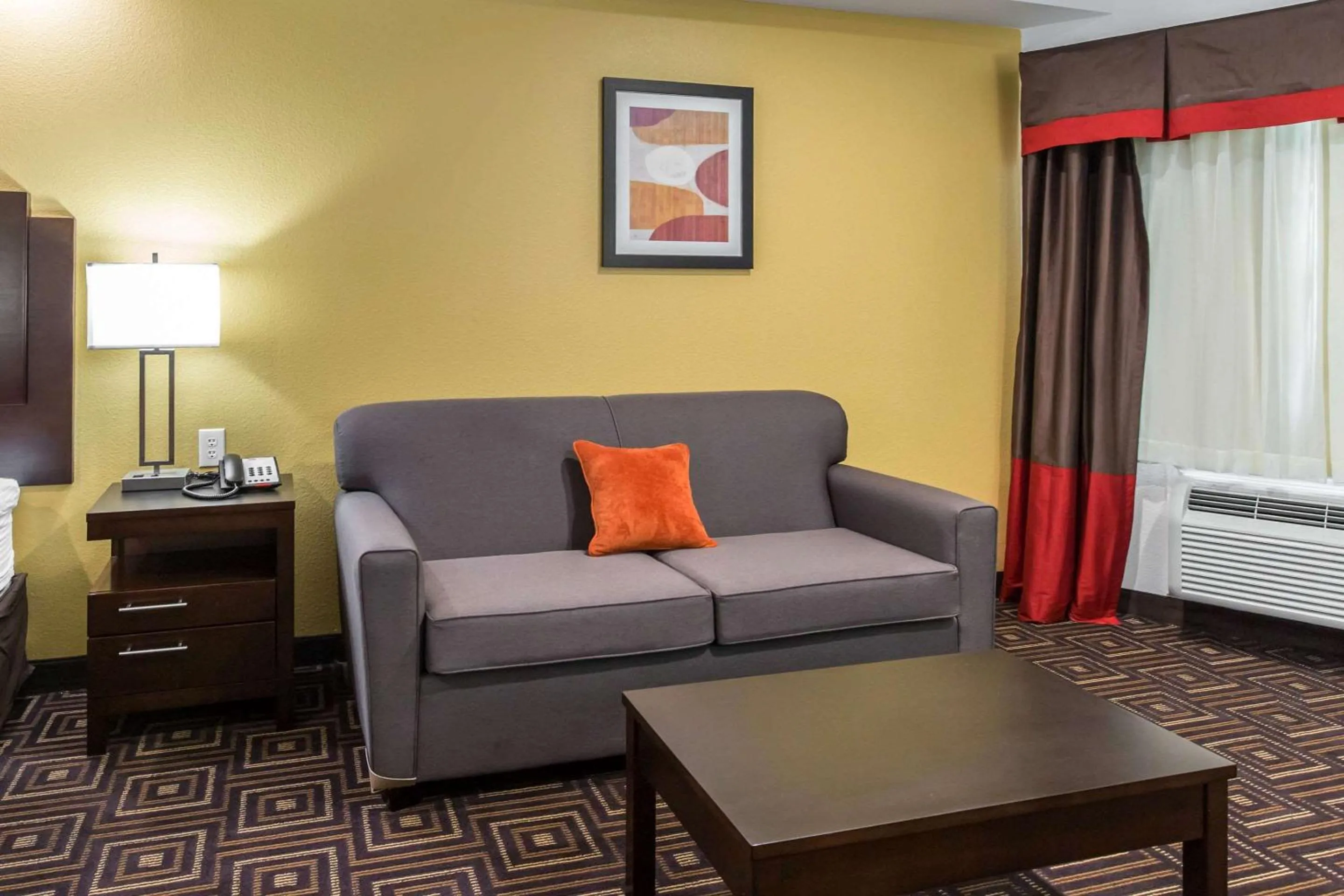 Photo of the whole room, Bed in Scottish Inns & Suites Spring - Houston North