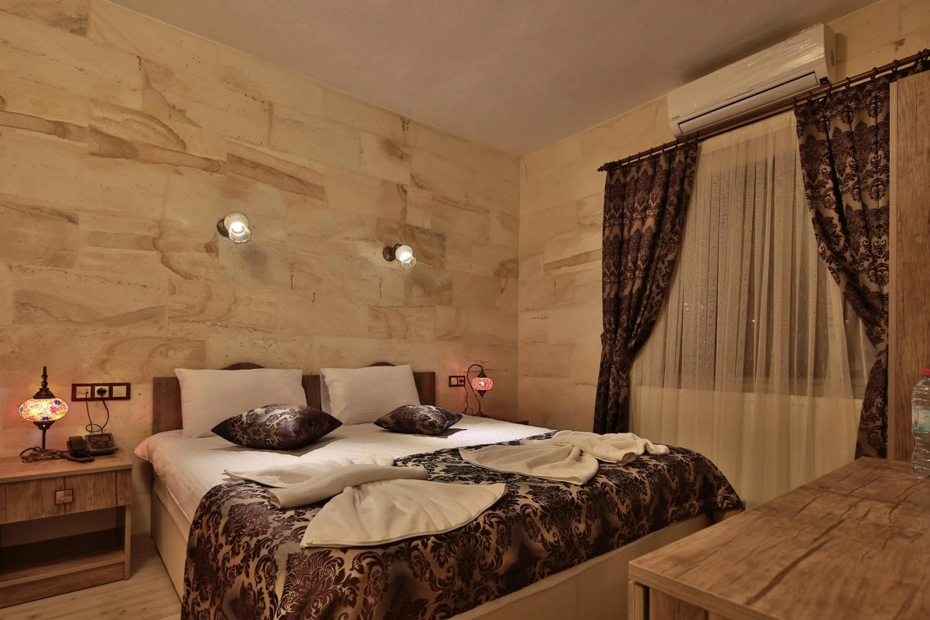 Bed in Yusuf Bey House