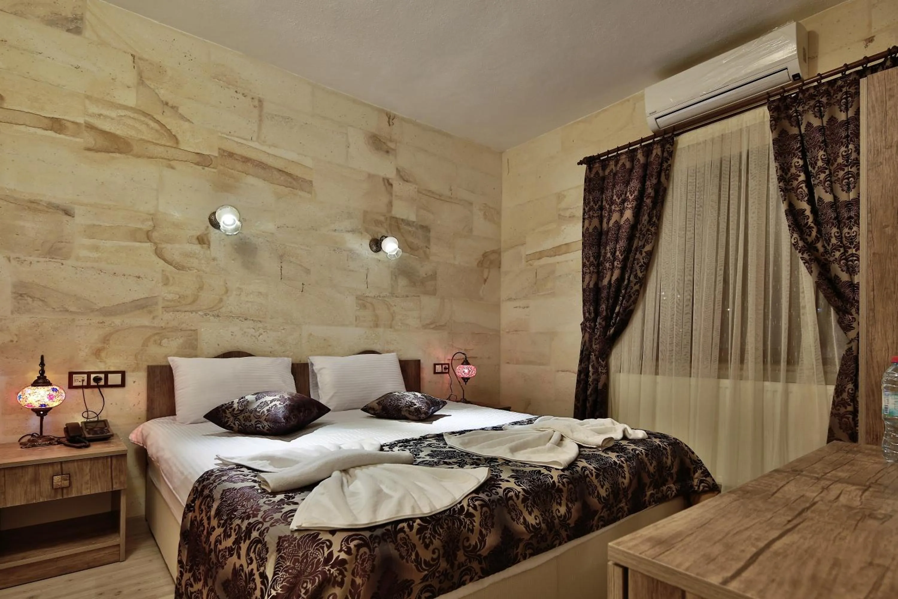 Bed in Yusuf Bey House