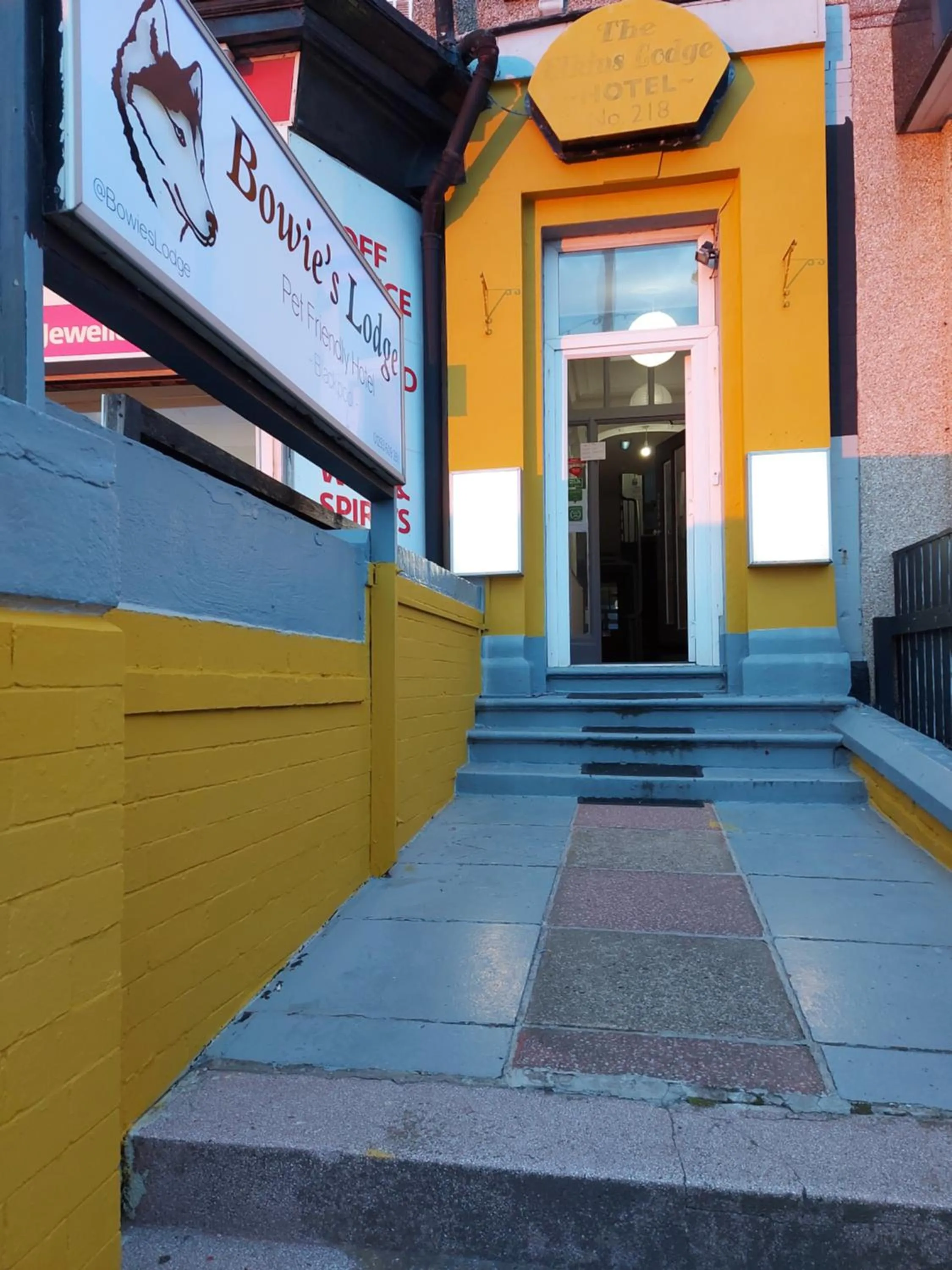 Property building in Bowies Lodge