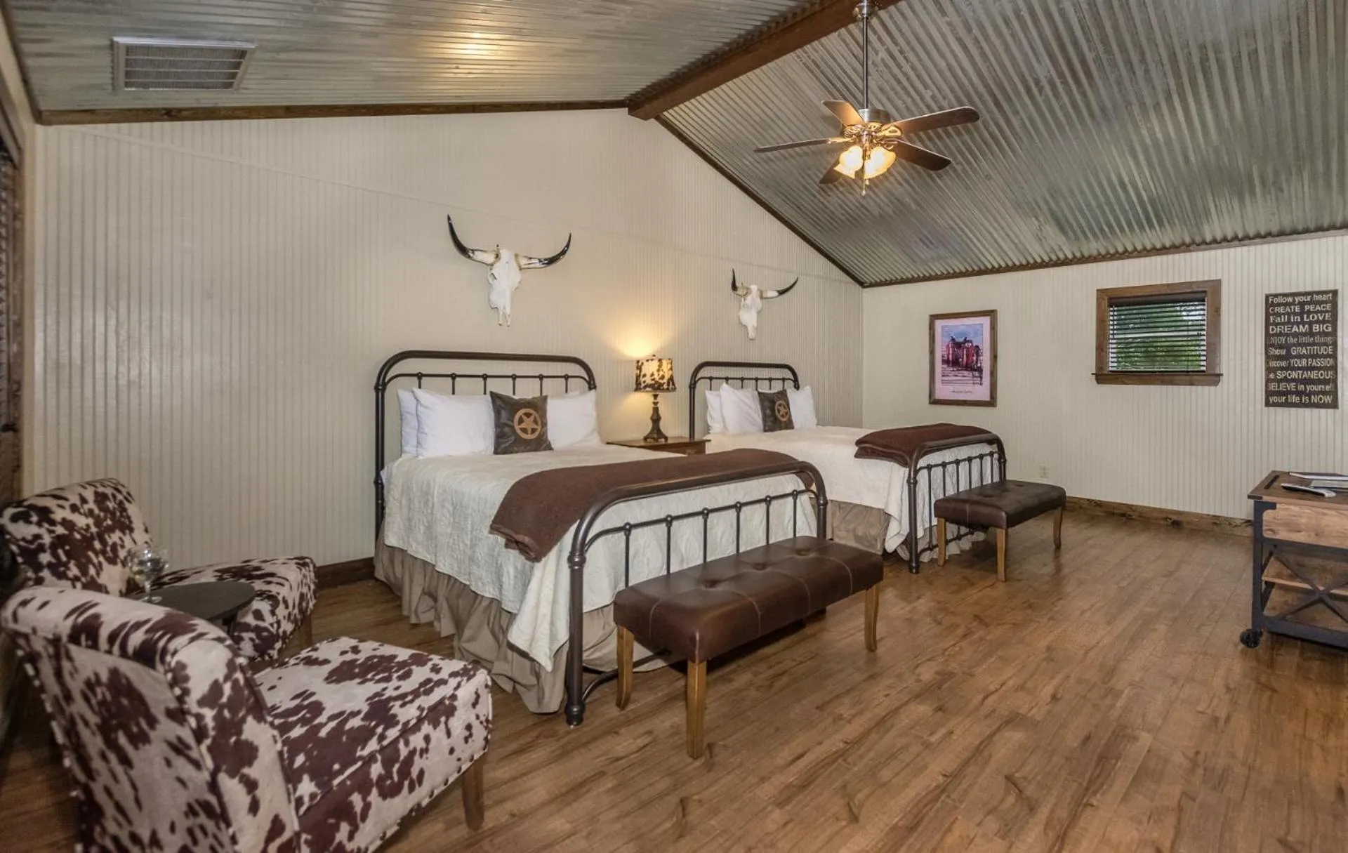 Bed in Vineyard Trail Cottages- Adults Only