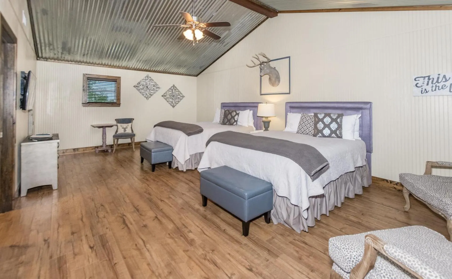Bed in Vineyard Trail Cottages- Adults Only