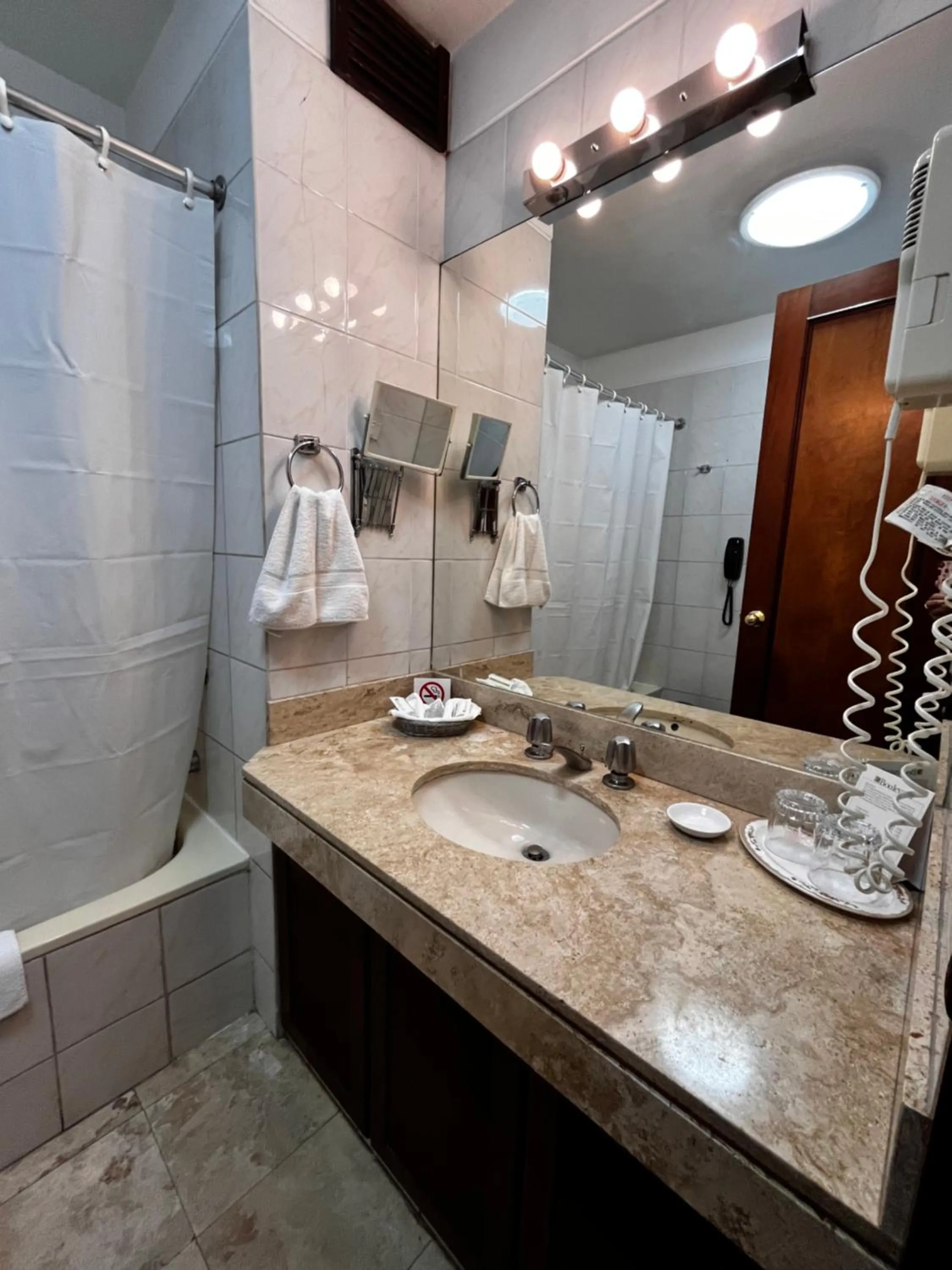 Shower in Hotel Boulevard