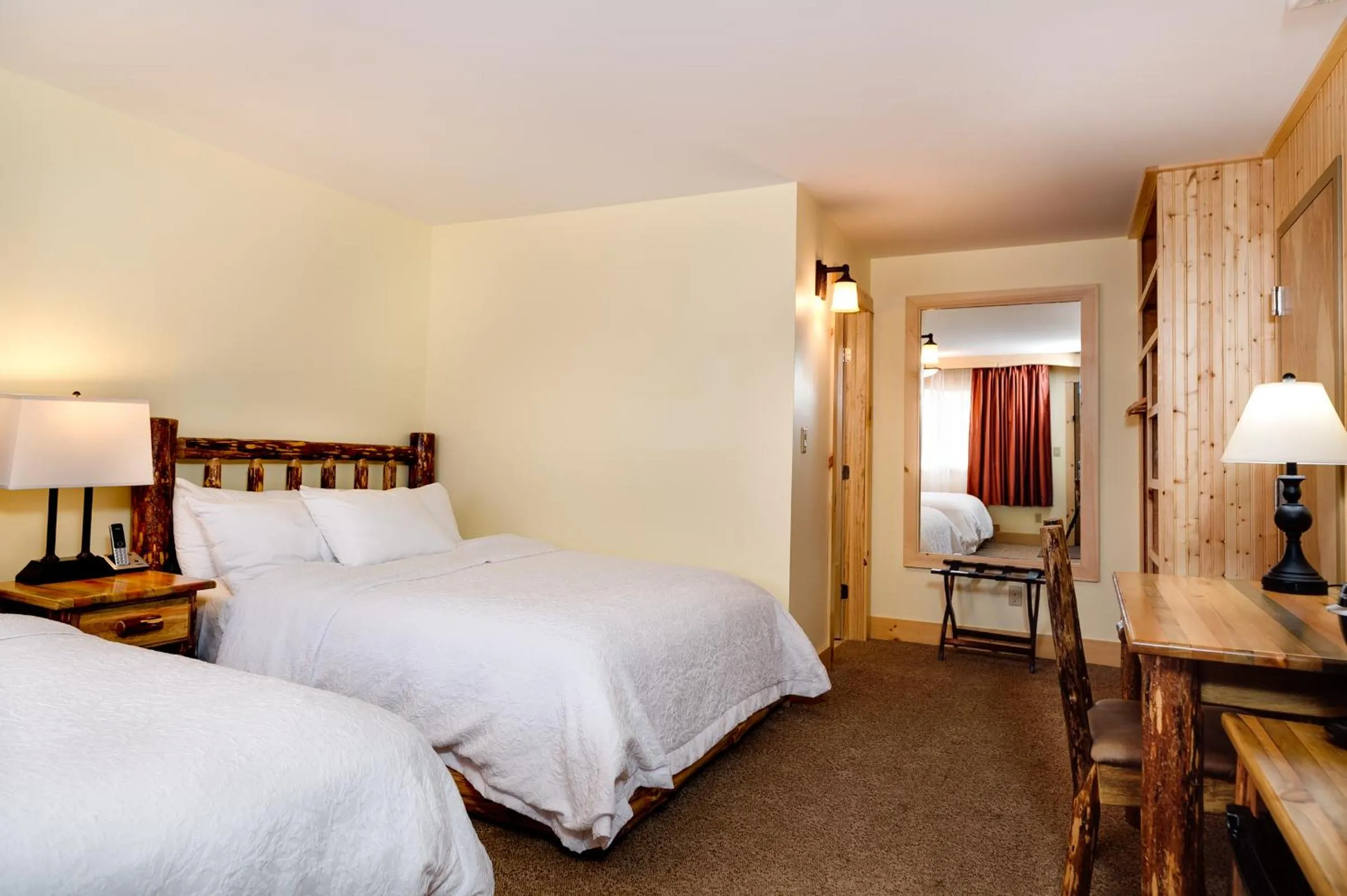 Bedroom, Bed in Adirondack Spruce Lodge
