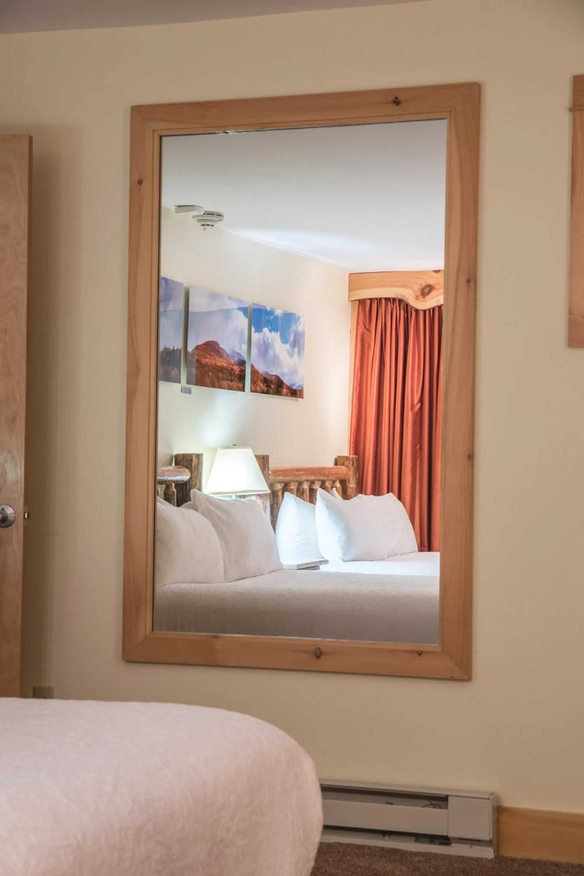 Bedroom, Bed in Adirondack Spruce Lodge