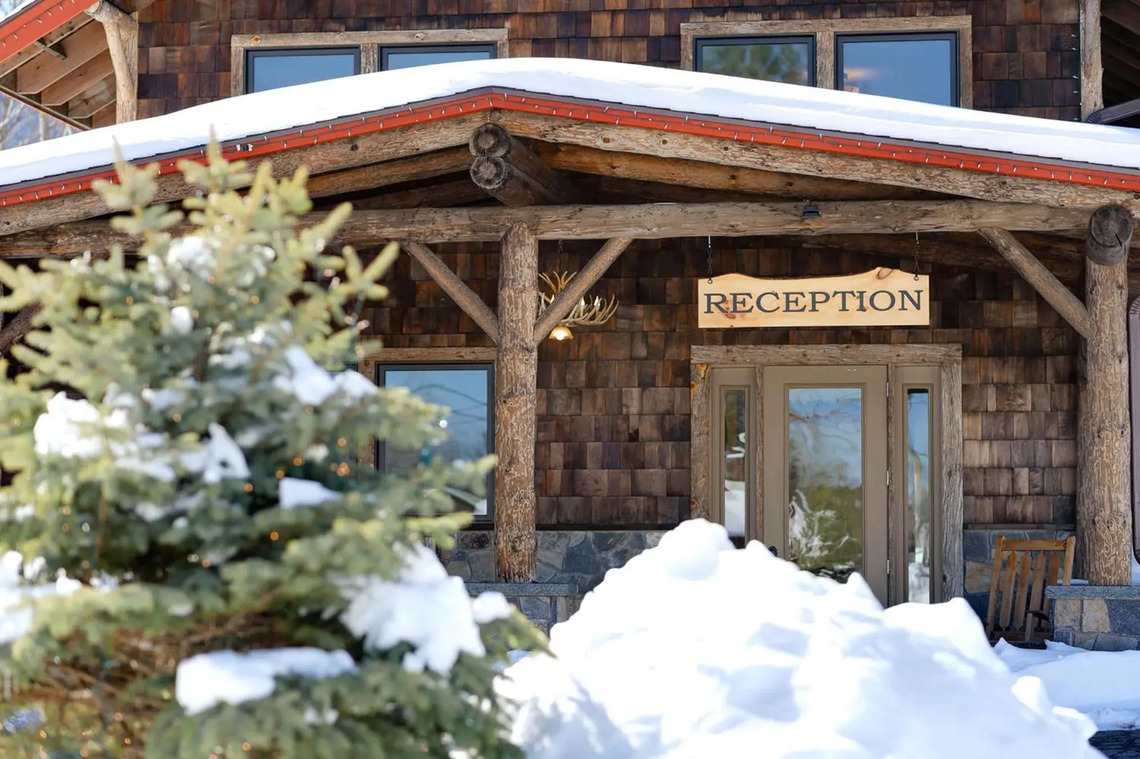Facade/entrance in Adirondack Spruce Lodge