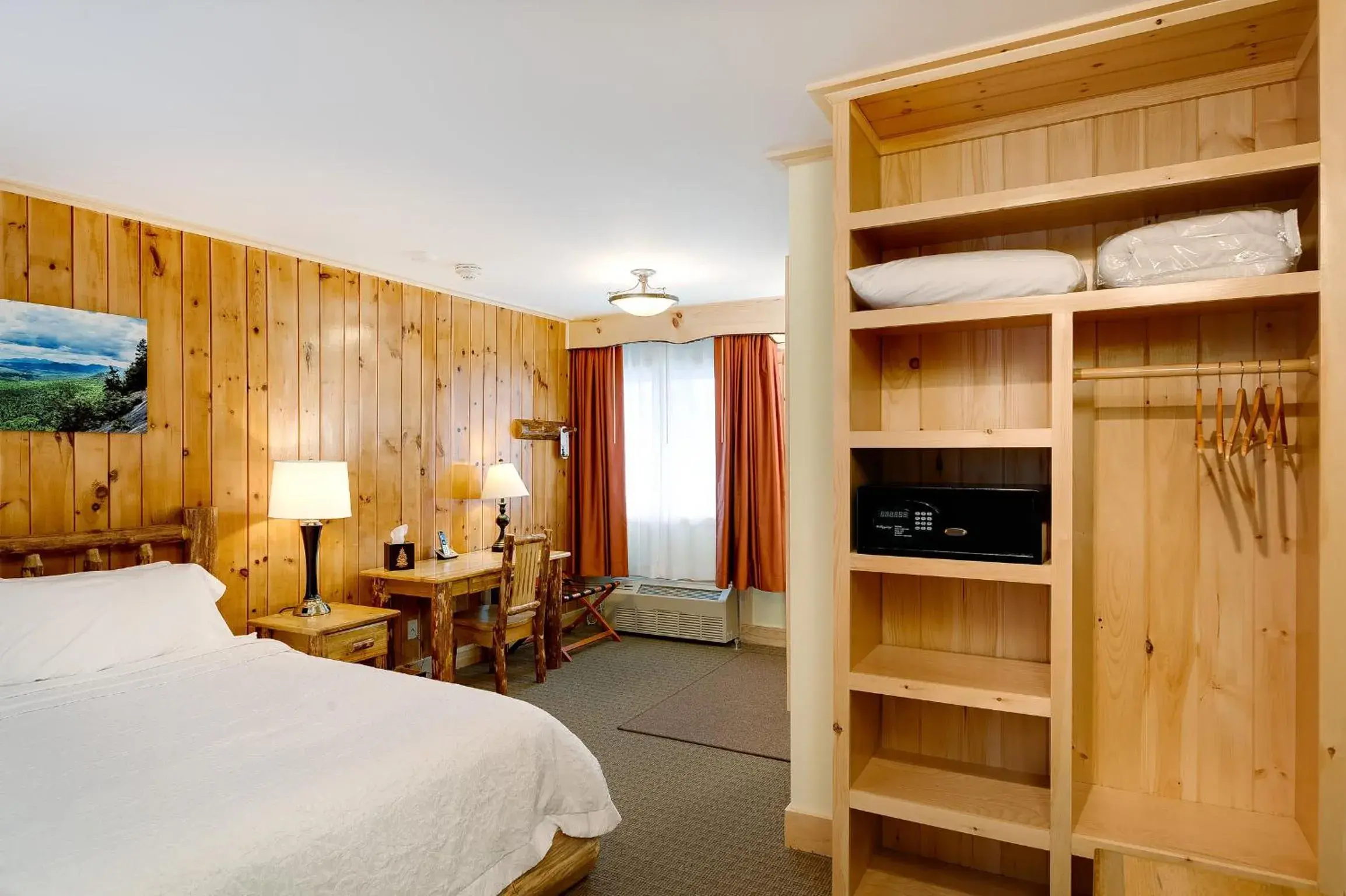 Photo of the whole room, Bed in Adirondack Spruce Lodge