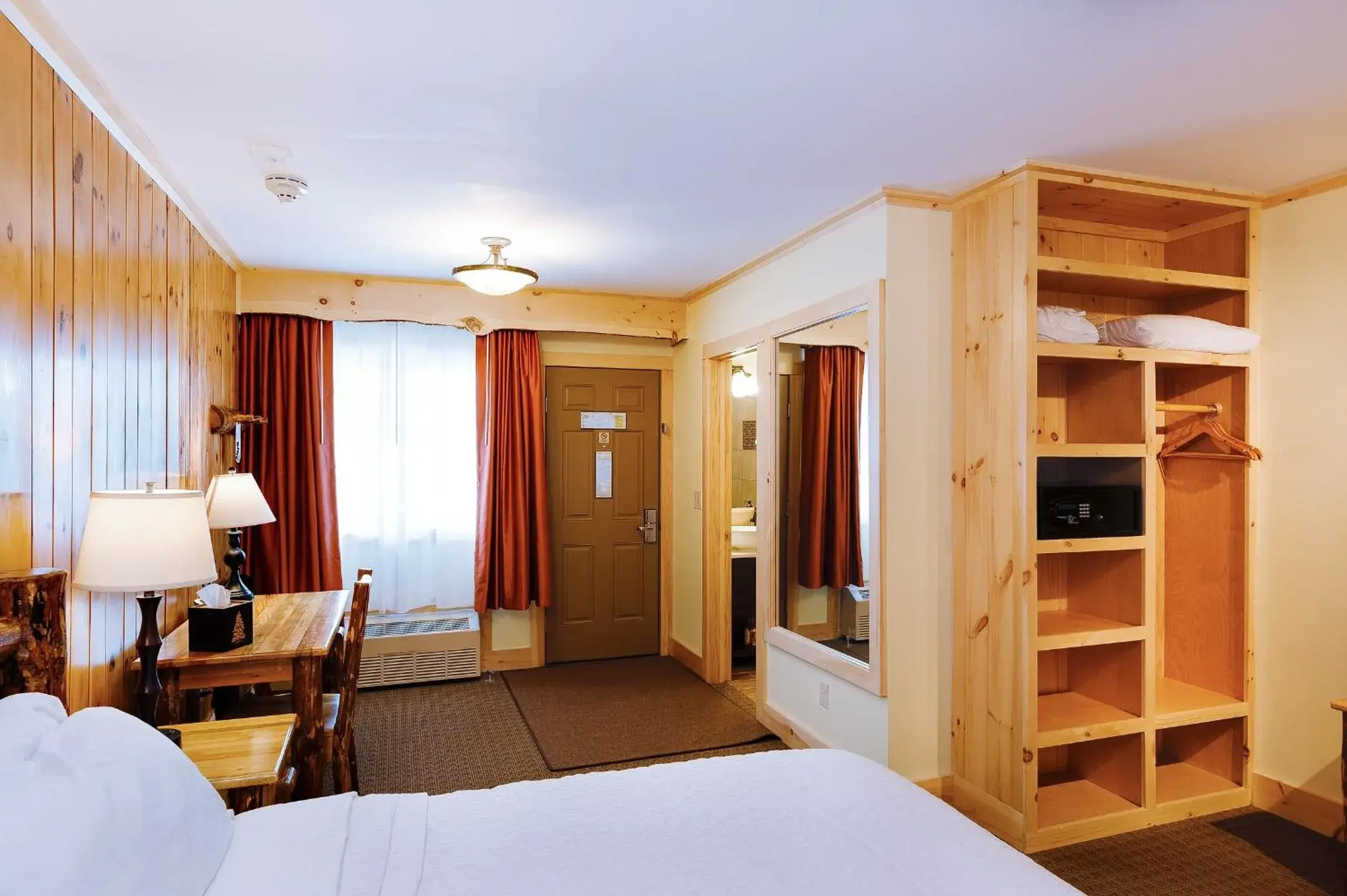 Photo of the whole room, Bed in Adirondack Spruce Lodge