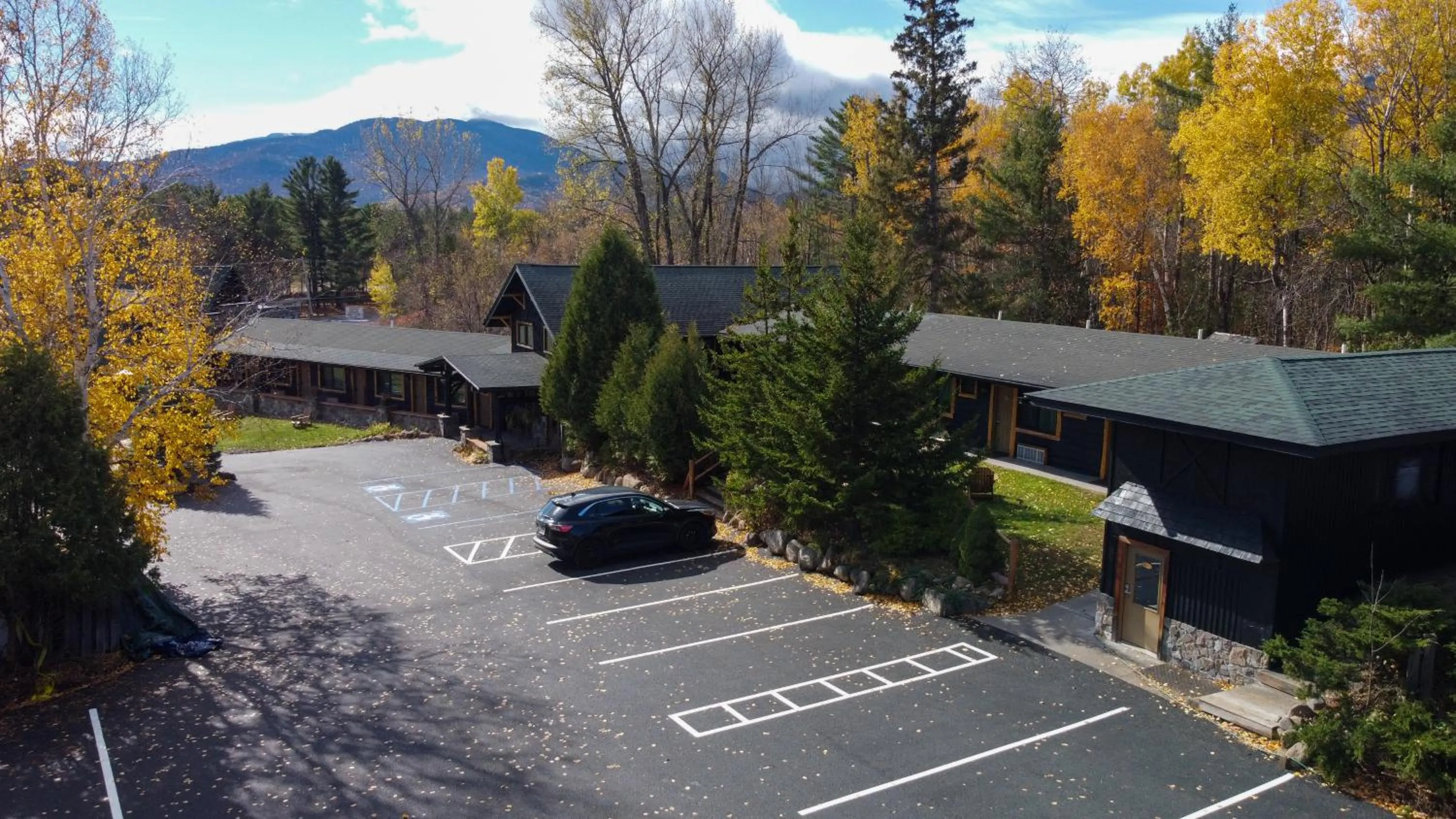 Property building in Adirondack Spruce Lodge
