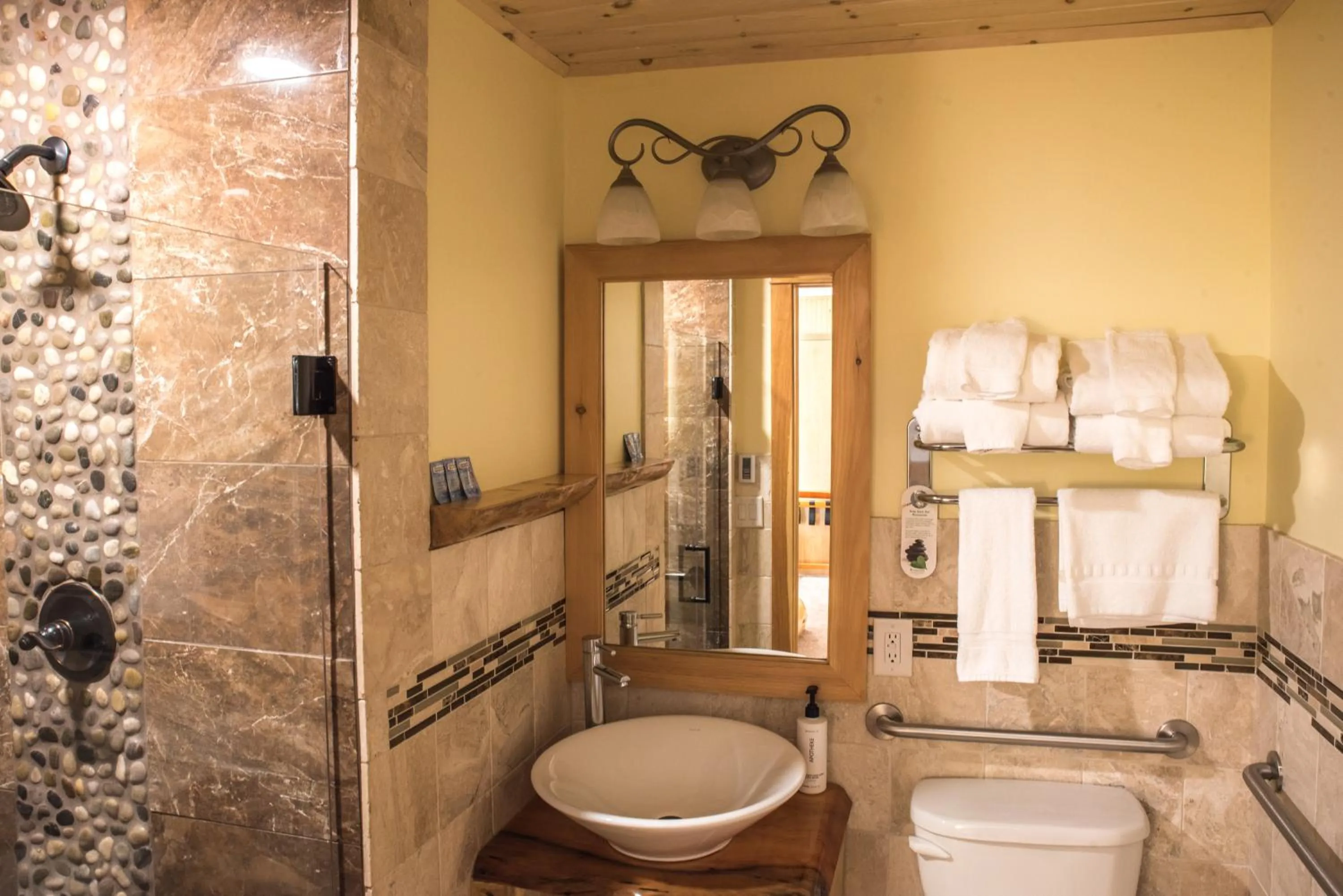 Bathroom in Adirondack Spruce Lodge
