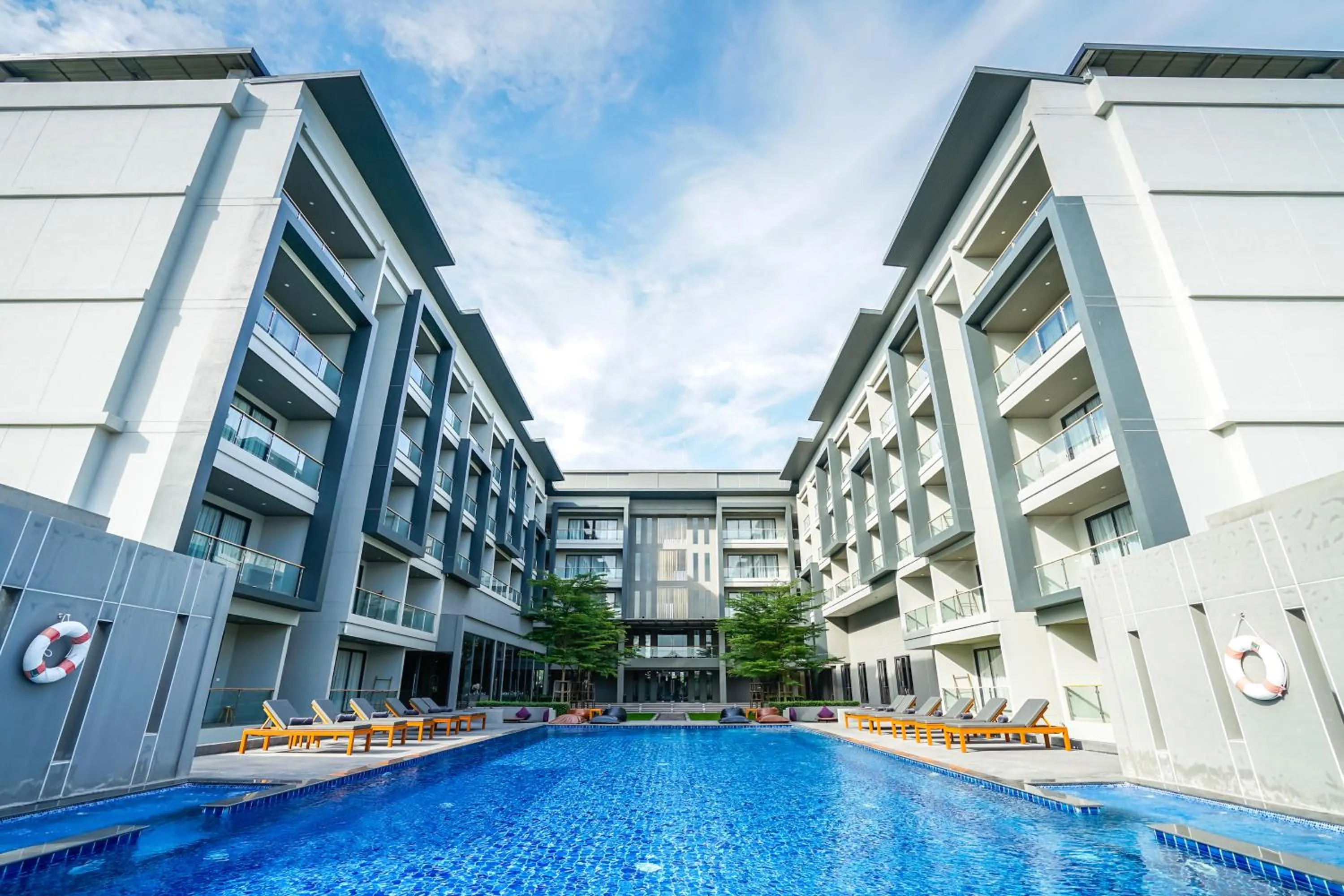 Swimming pool in Serenity Hotel and Spa Kabinburi