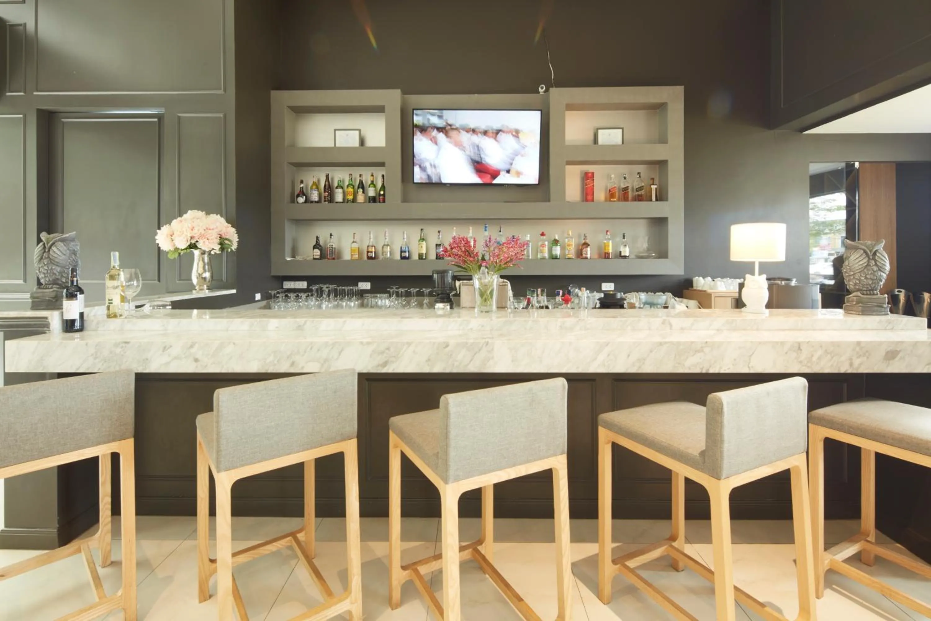 Lounge or bar in Serenity Hotel and Spa Kabinburi