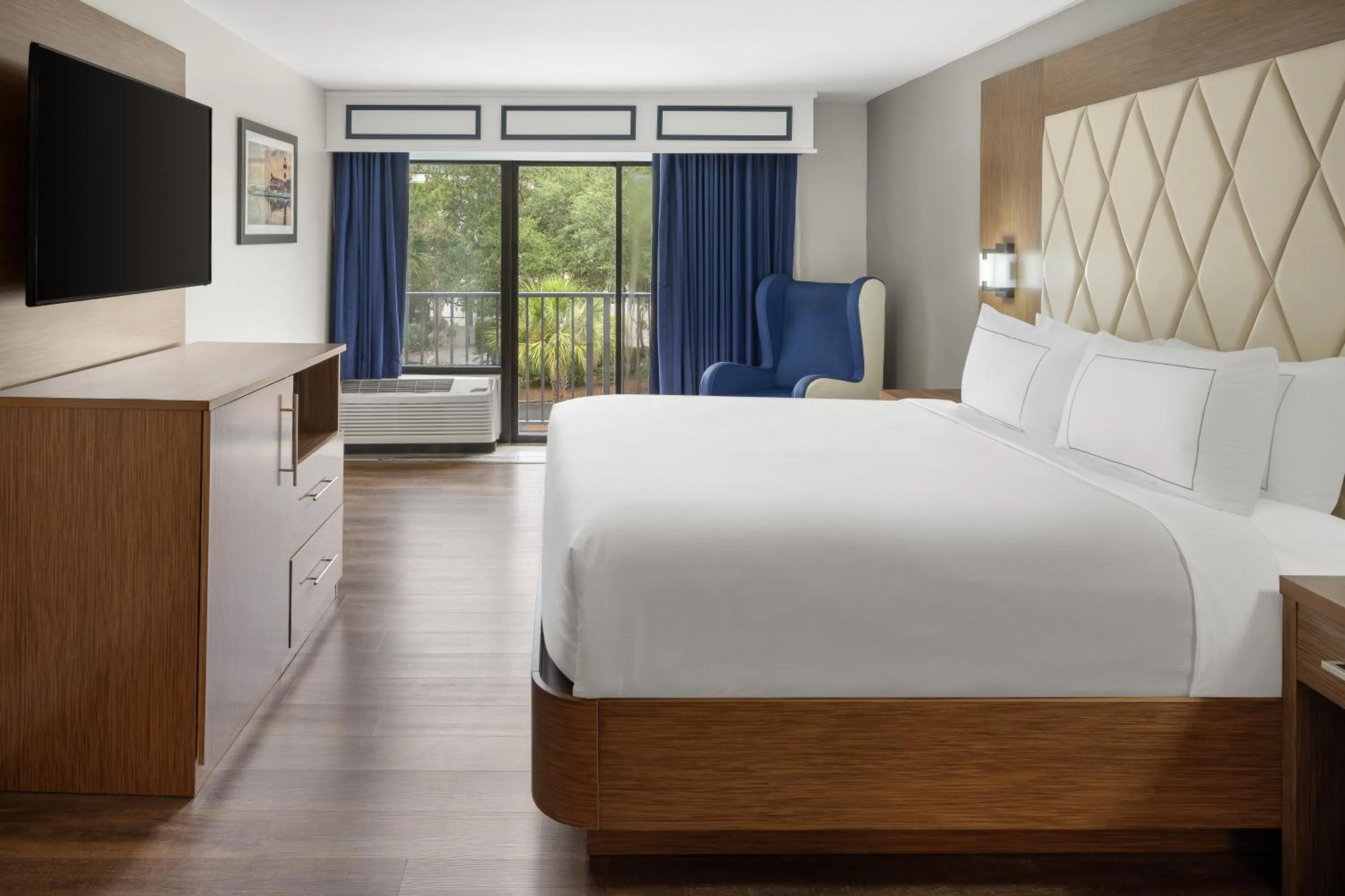 Bedroom, Bed in DoubleTree by Hilton Hilton Head Island