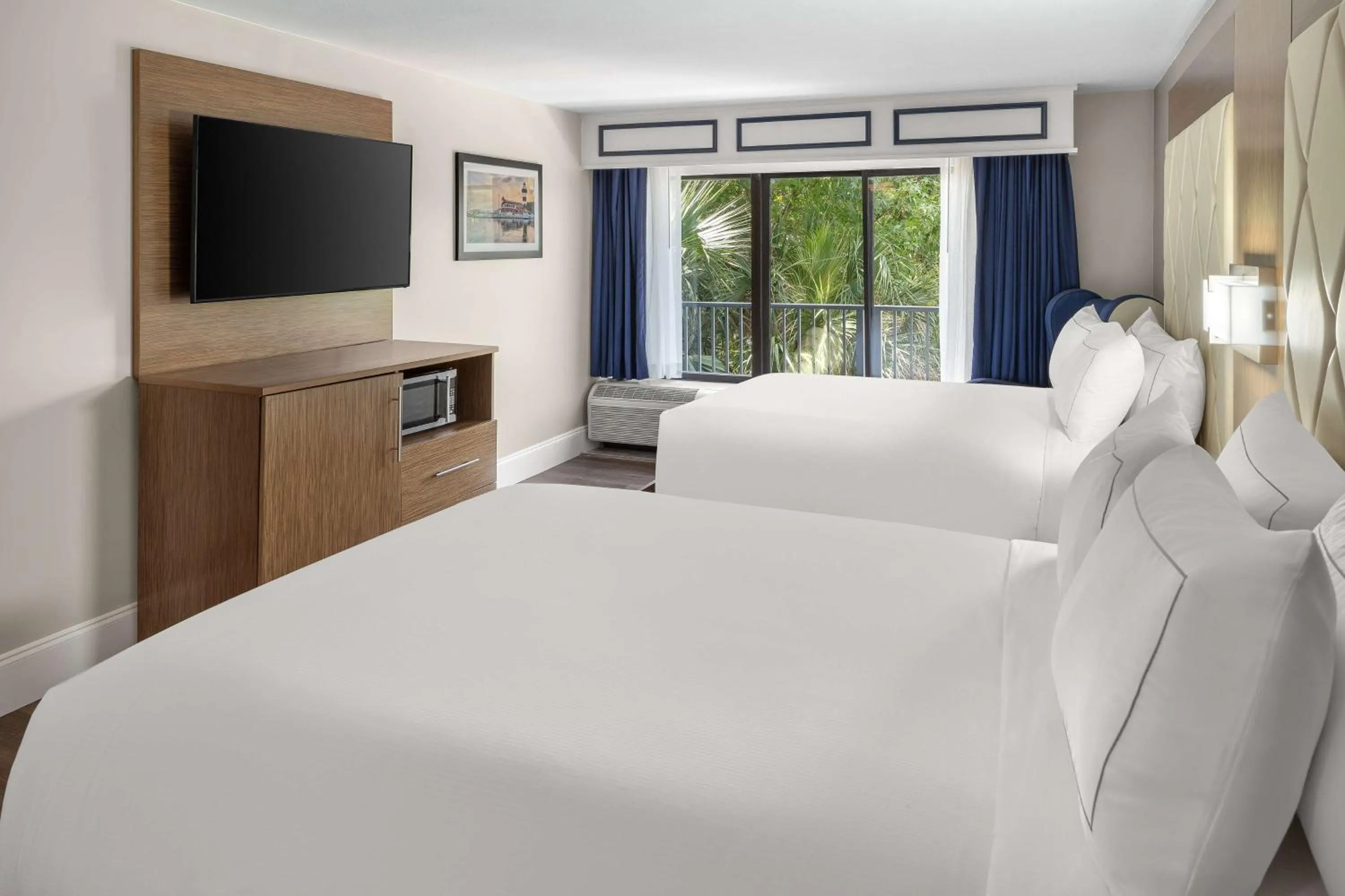 Bed in DoubleTree by Hilton Hilton Head Island