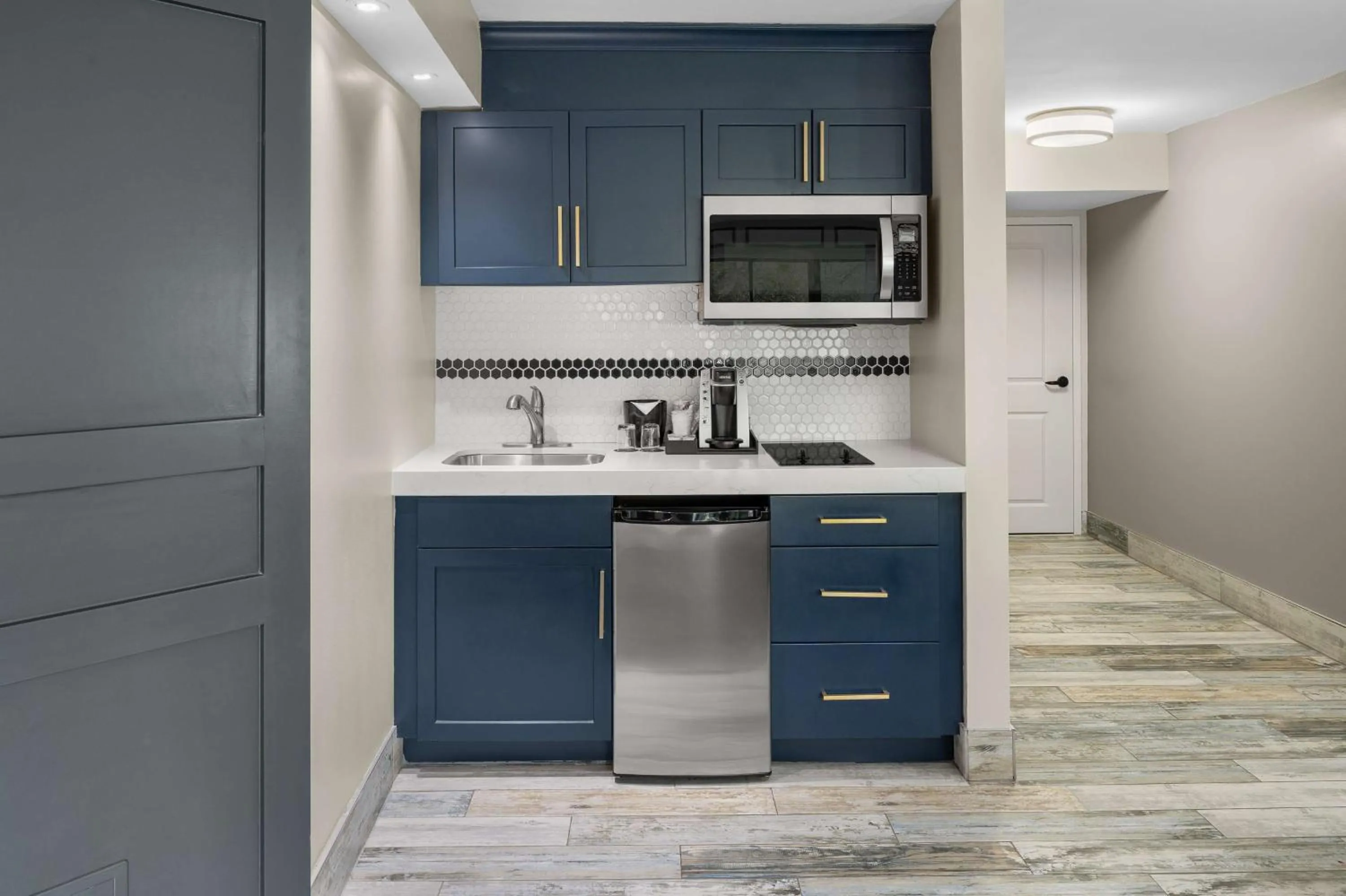 Kitchen or kitchenette in DoubleTree by Hilton Hilton Head Island