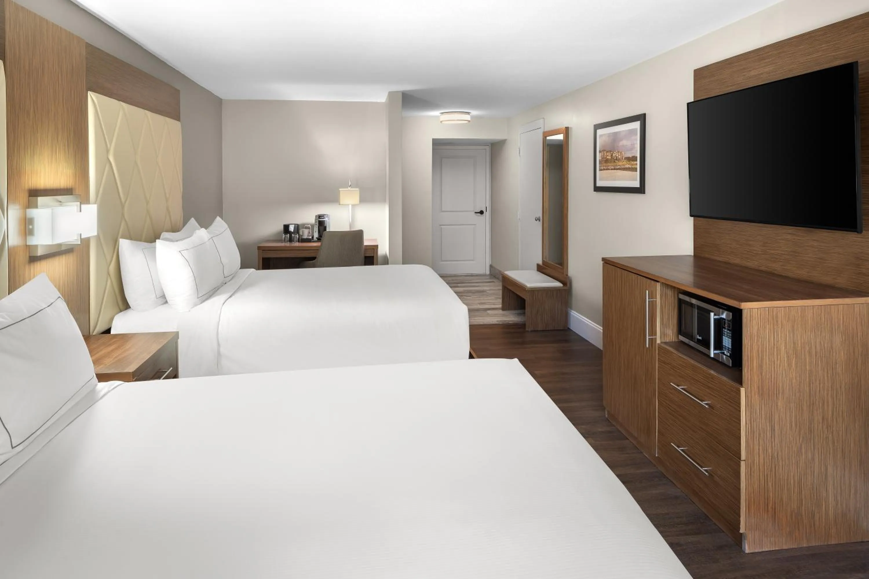 Bedroom, Bed in DoubleTree by Hilton Hilton Head Island