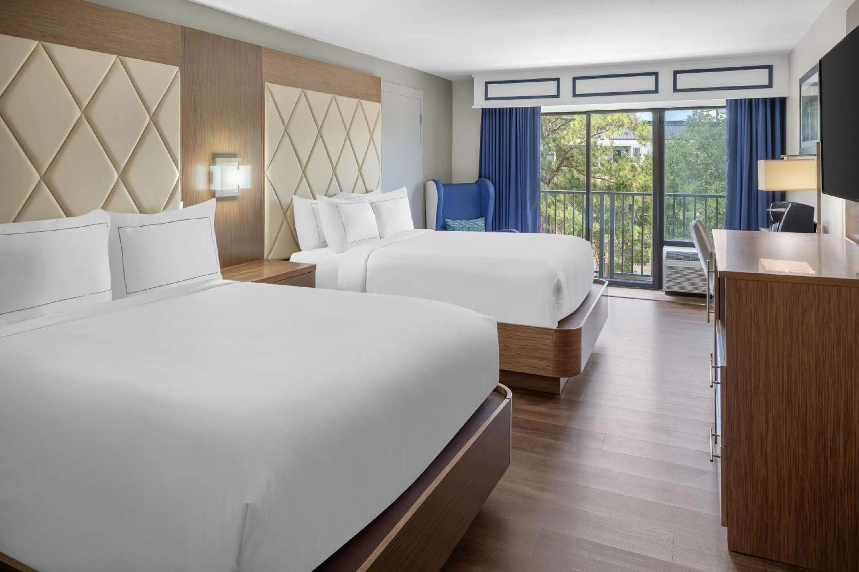 Bed in DoubleTree by Hilton Hilton Head Island